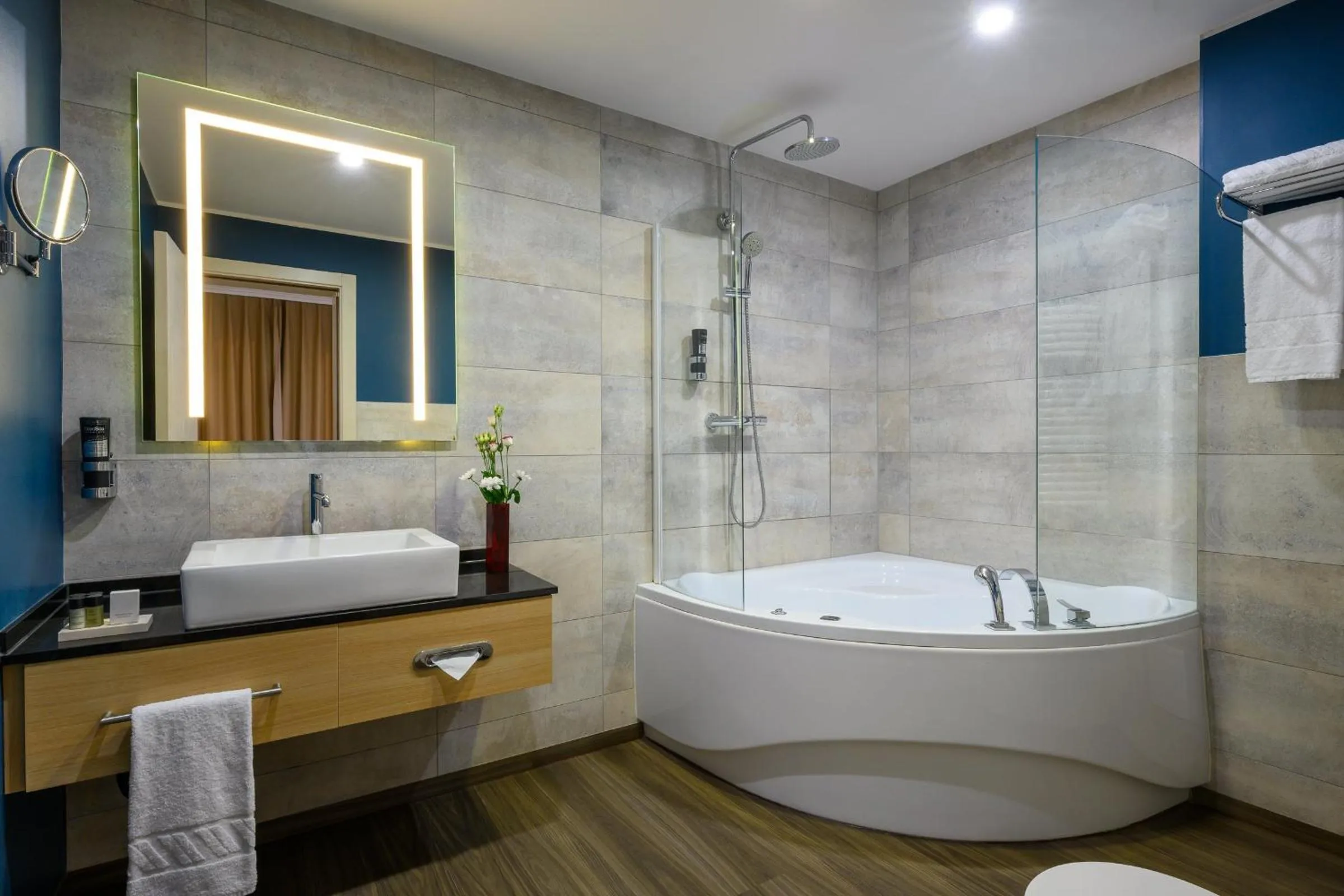 Photo of the whole room in Leonardo Hotel Budapest