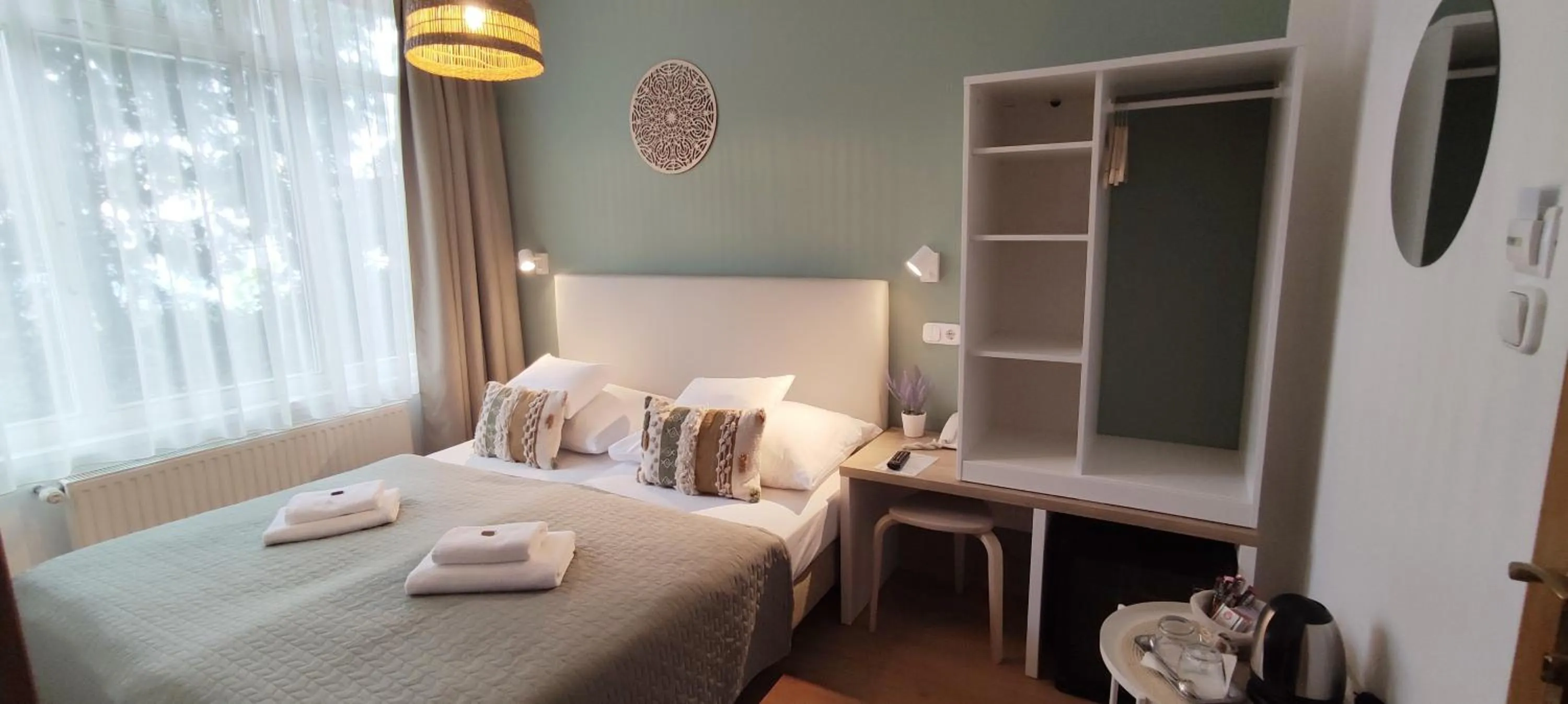 Bed in Budapest Csaszar Hotel