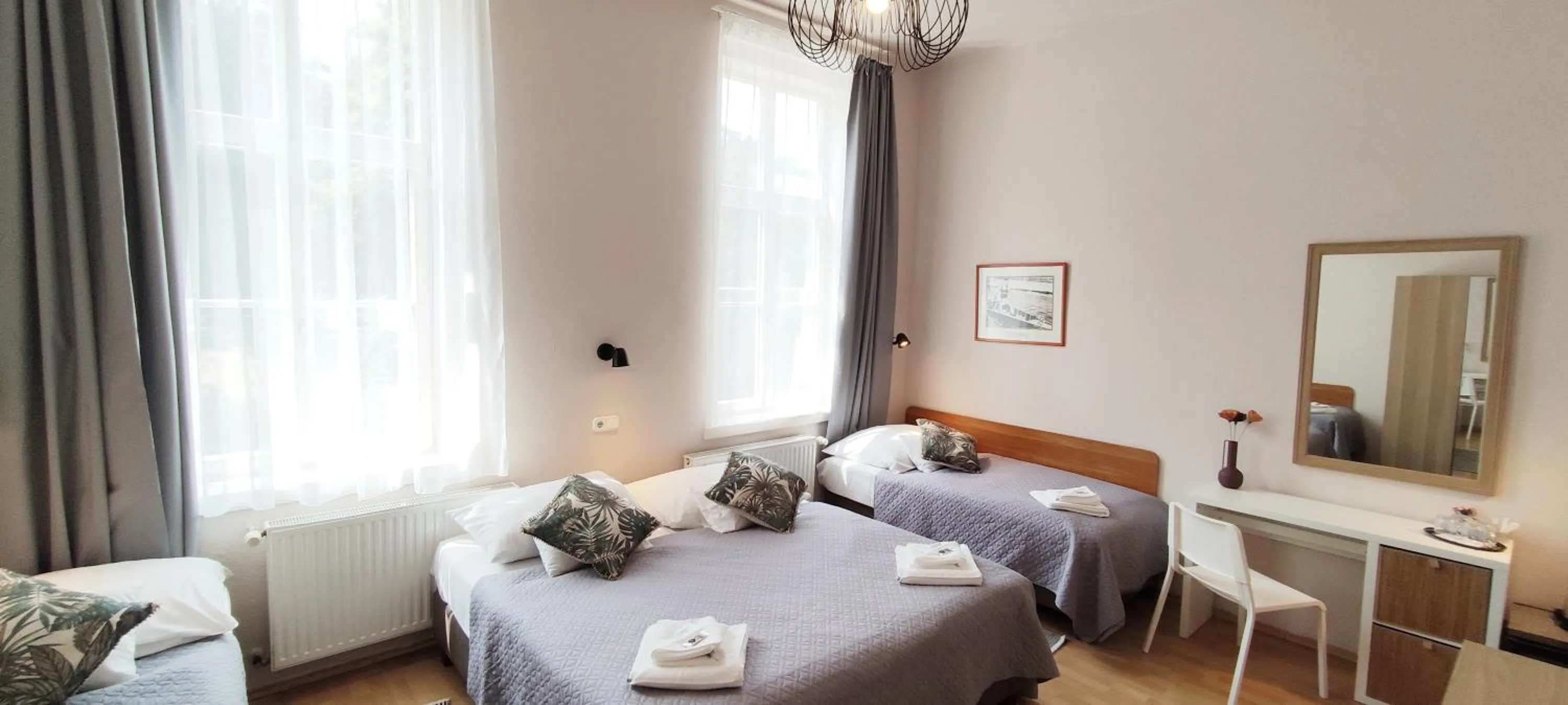 Photo of the whole room, Bed in Budapest Csaszar Hotel