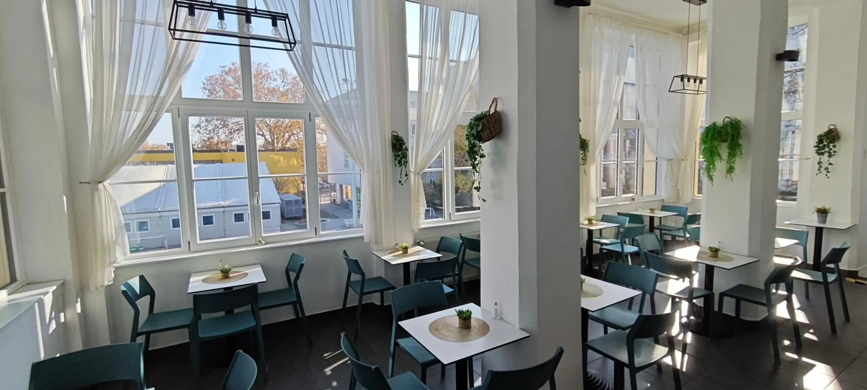 Swimming pool in Budapest Csaszar Hotel