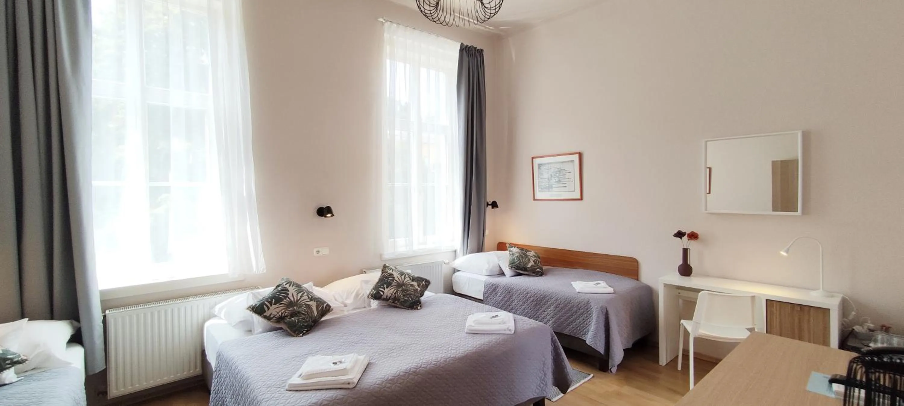 Photo of the whole room, Bed in Budapest Csaszar Hotel