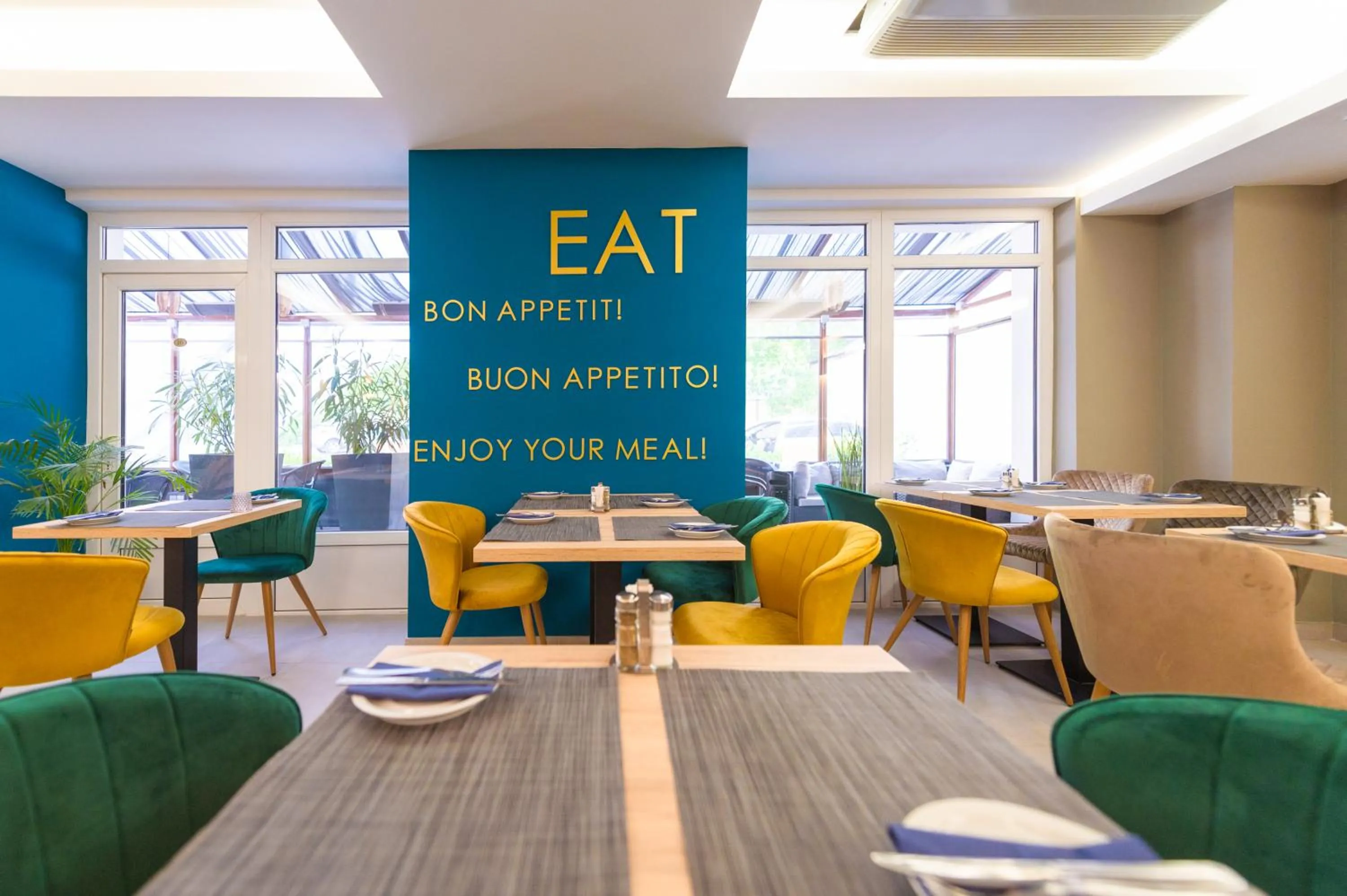 Restaurant/places to eat in Impulso Fashion Hotel