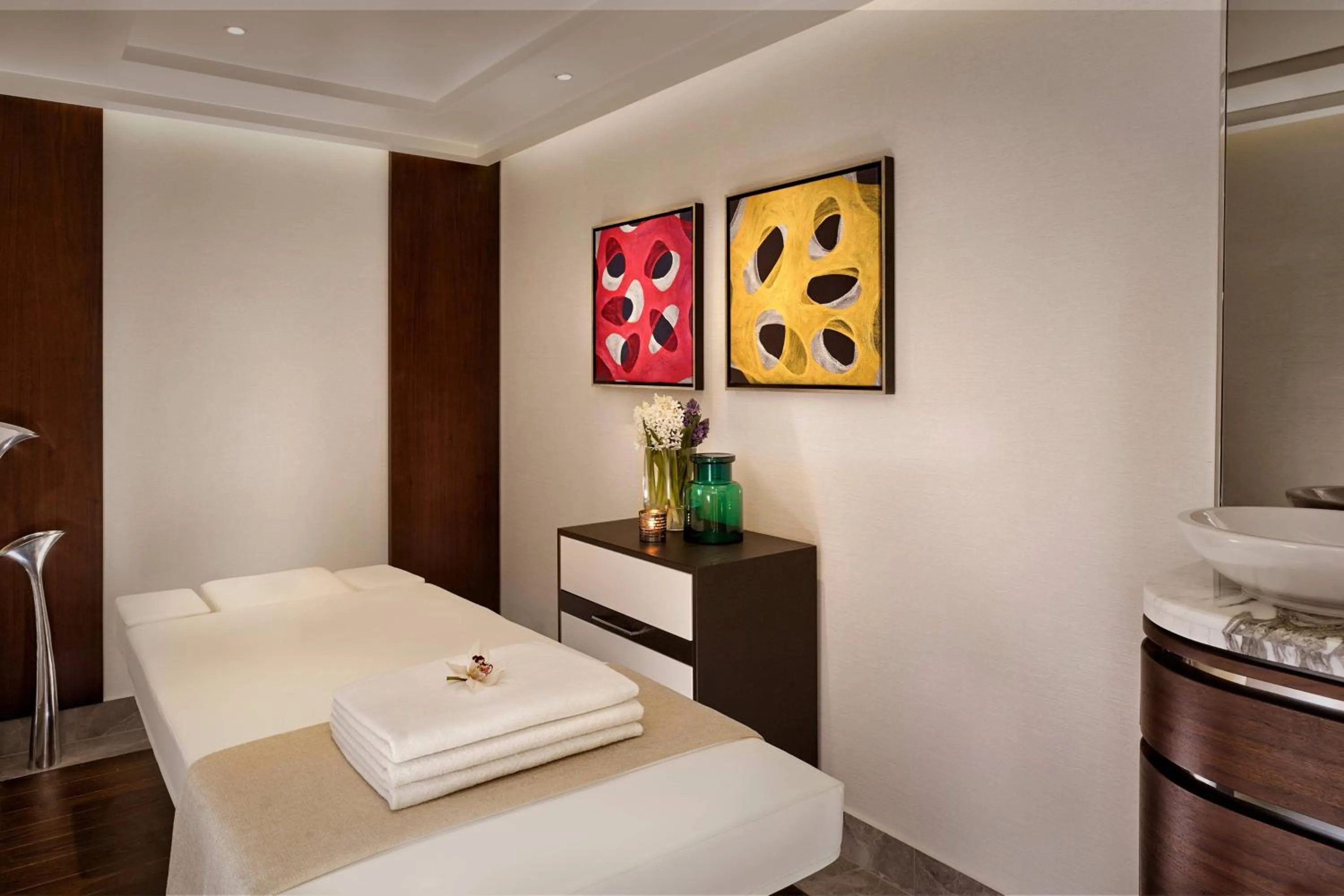 Spa and wellness centre/facilities, Bed in Al Habtoor Palace Budapest, Preferred Hotels & Resorts