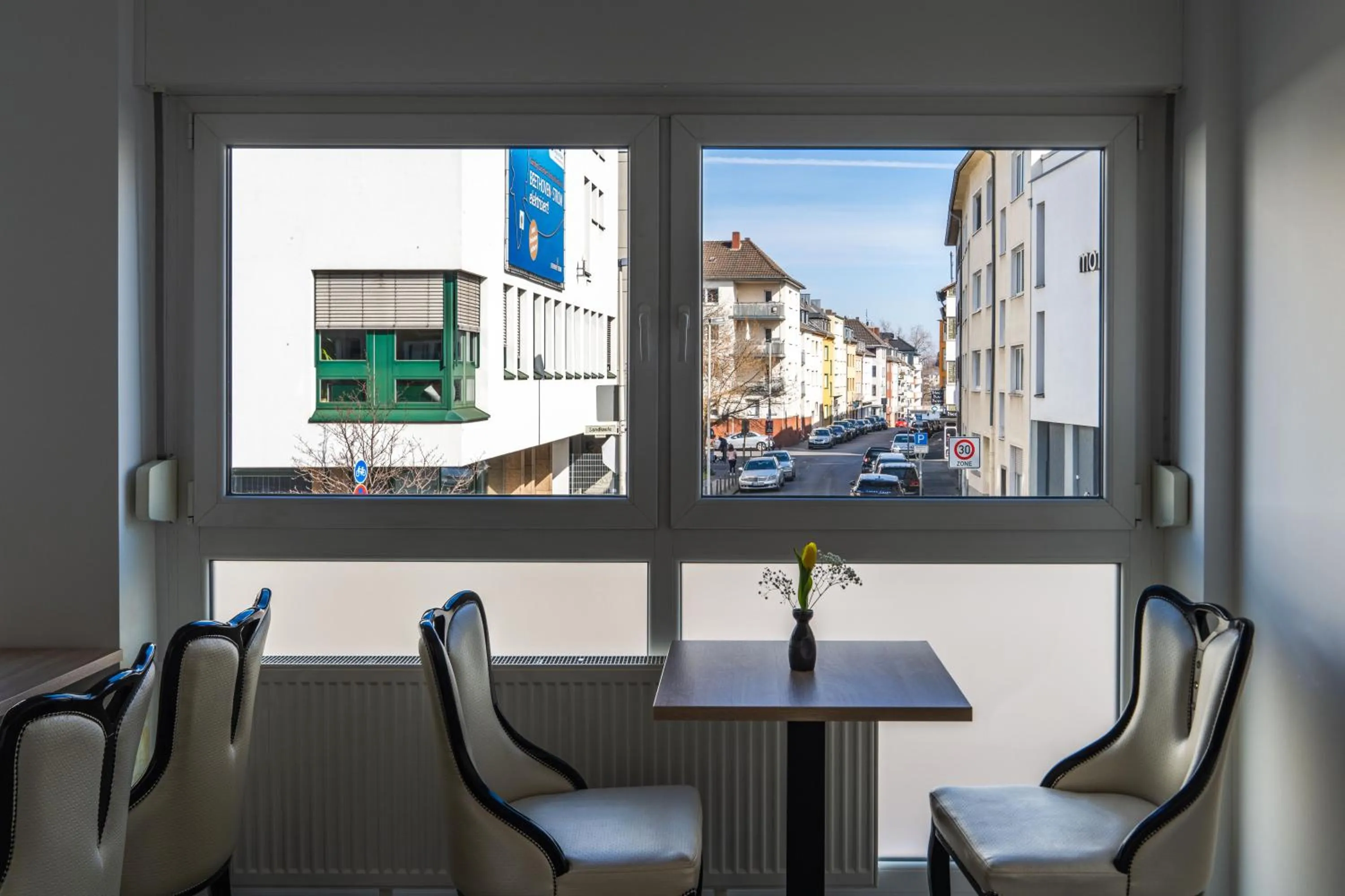 Breakfast in Hotel 83