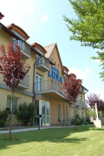 Facade/entrance in Hotel Luna Budapest