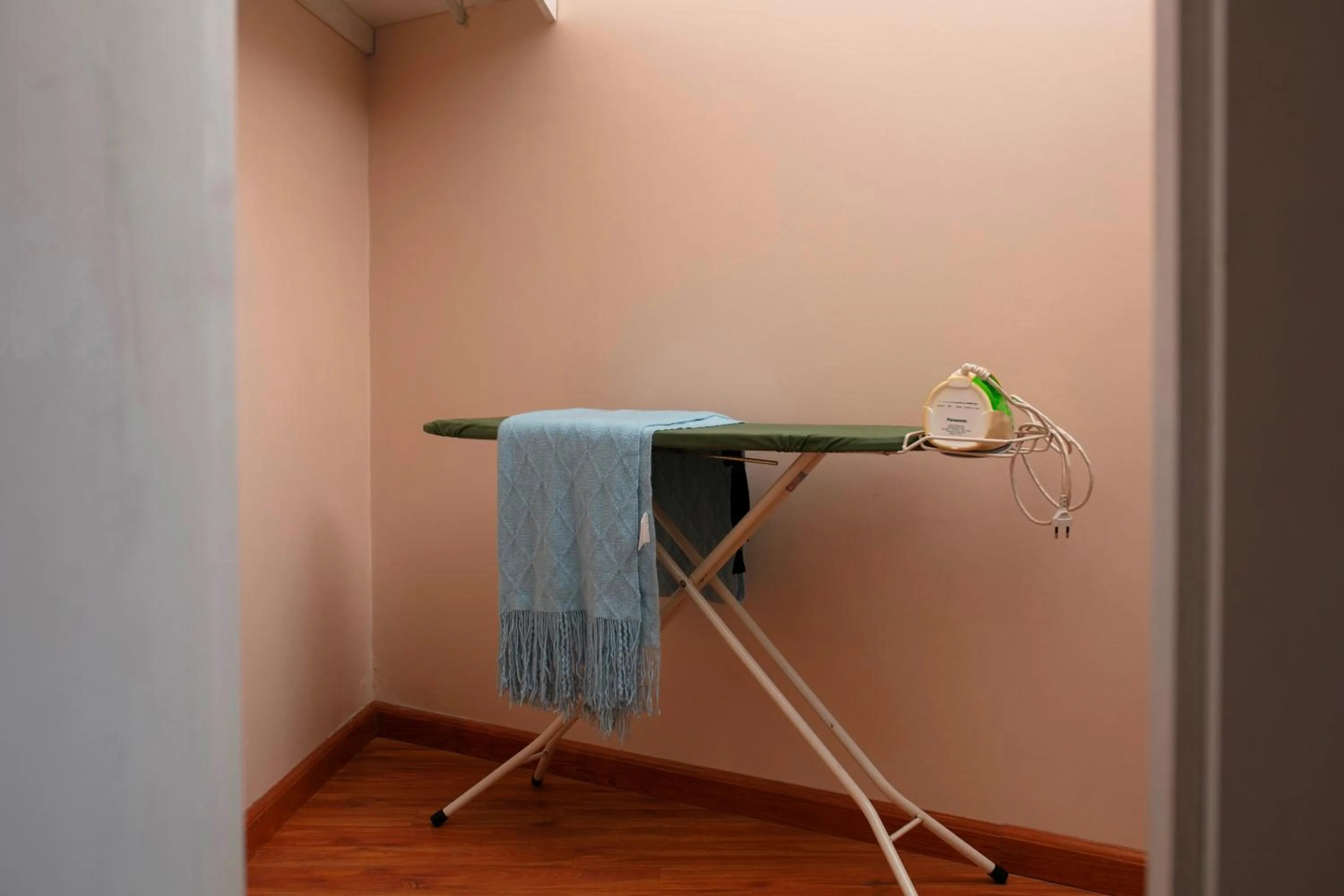 flat iron in HB Serviced Apartment - 12 Trần Quý Kiên