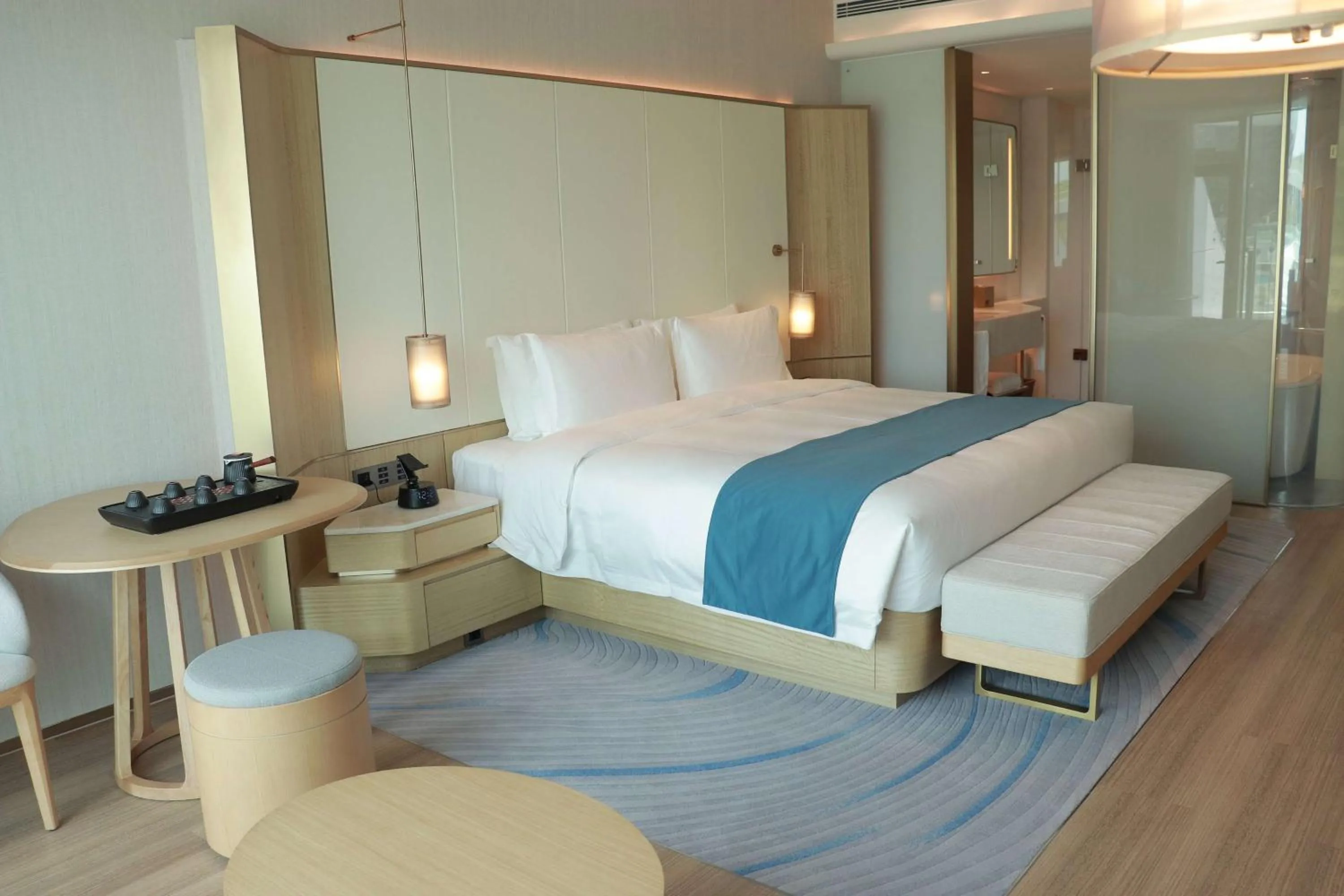Photo of the whole room, Bed in Wyndham Garden Jinjiang