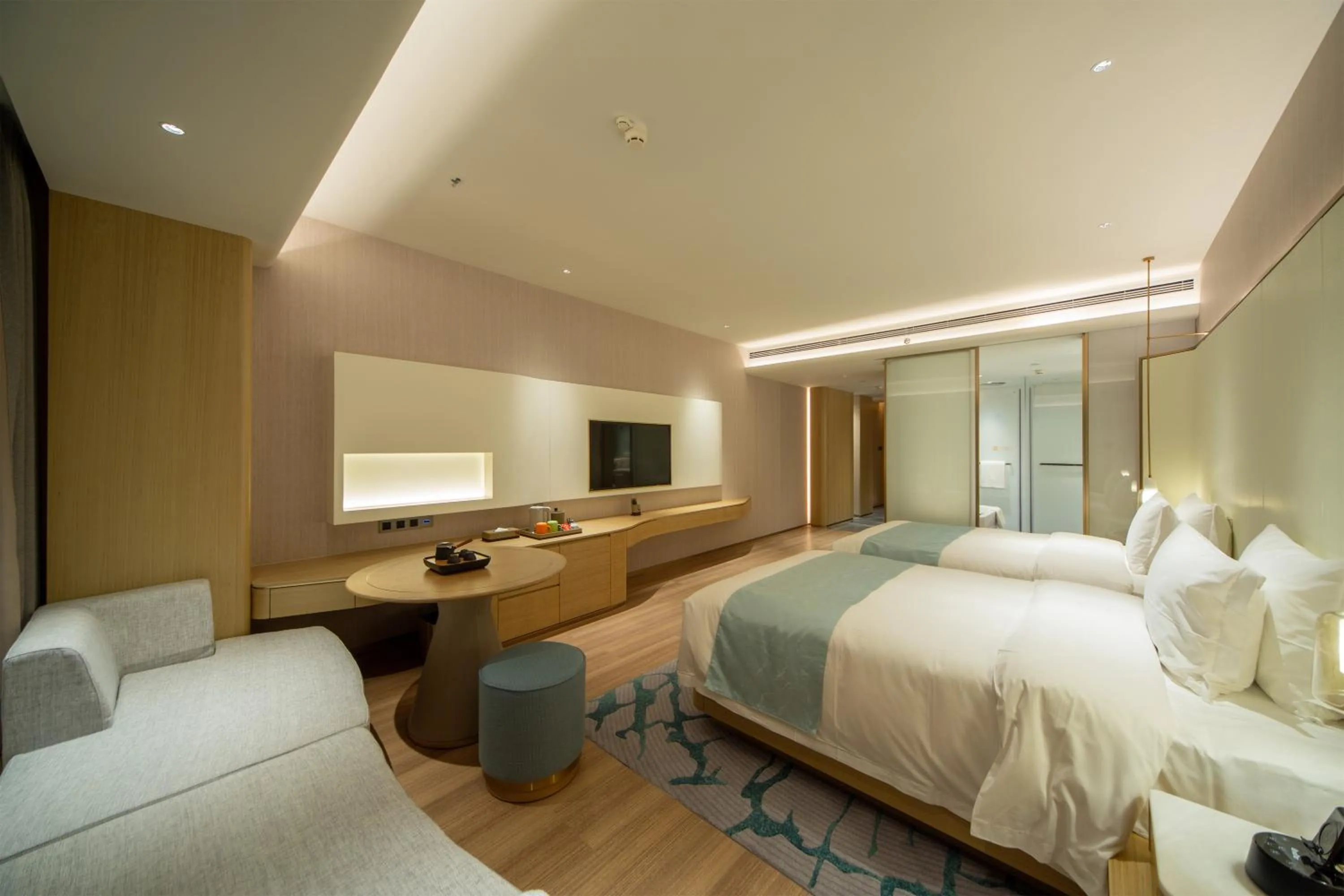 Photo of the whole room, Bed in Wyndham Garden Jinjiang