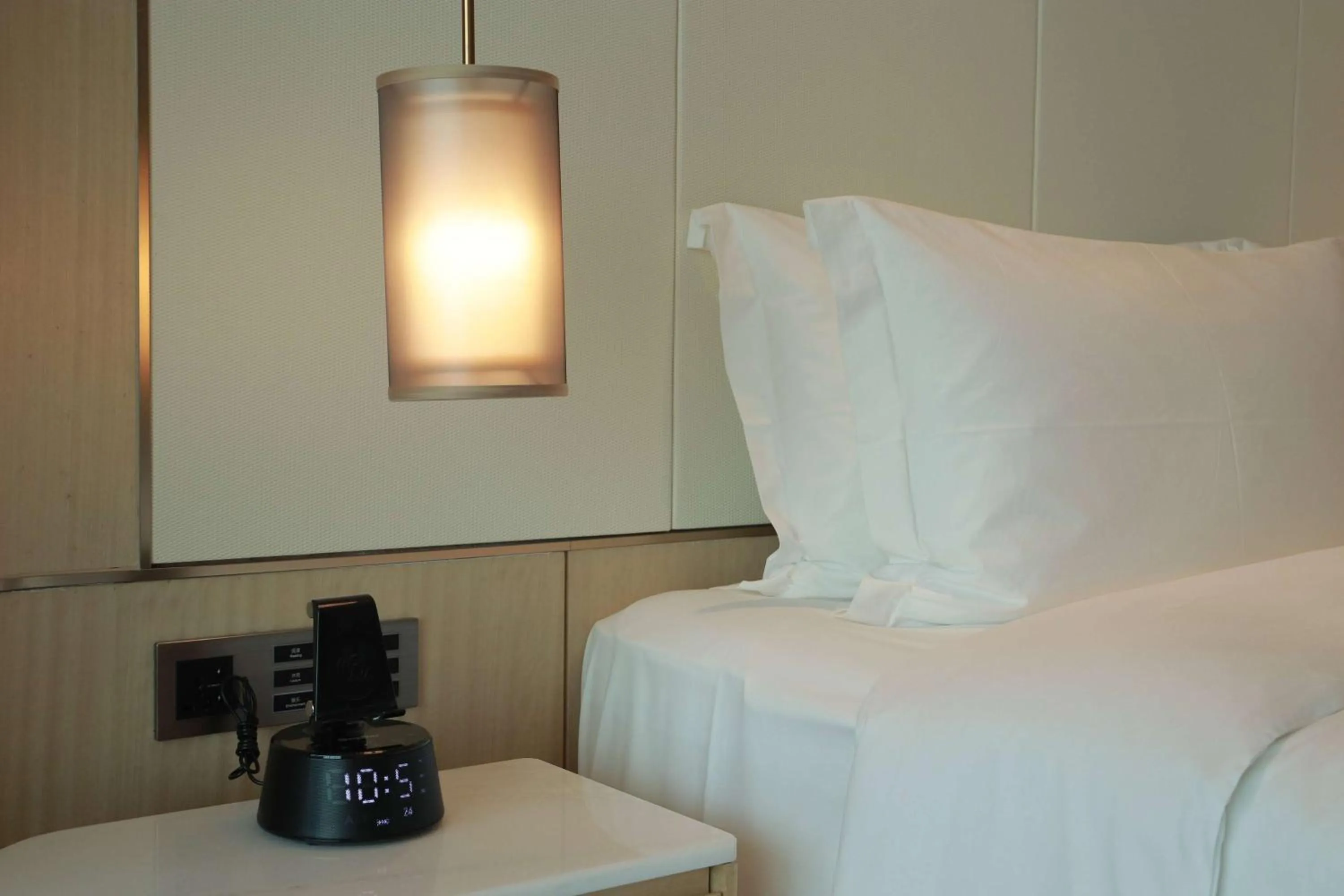 Photo of the whole room, Bed in Wyndham Garden Jinjiang