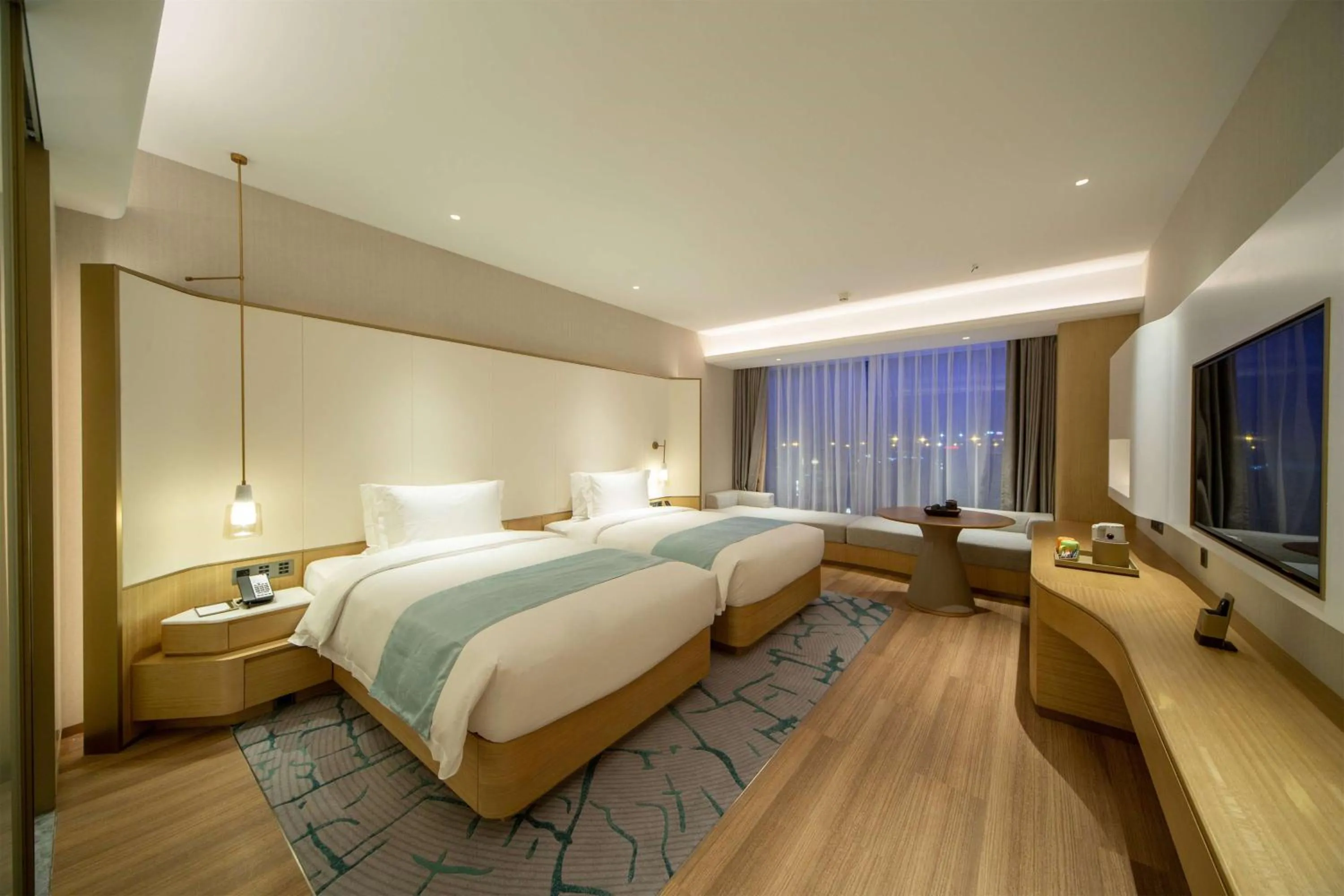 Photo of the whole room, Bed in Wyndham Garden Jinjiang