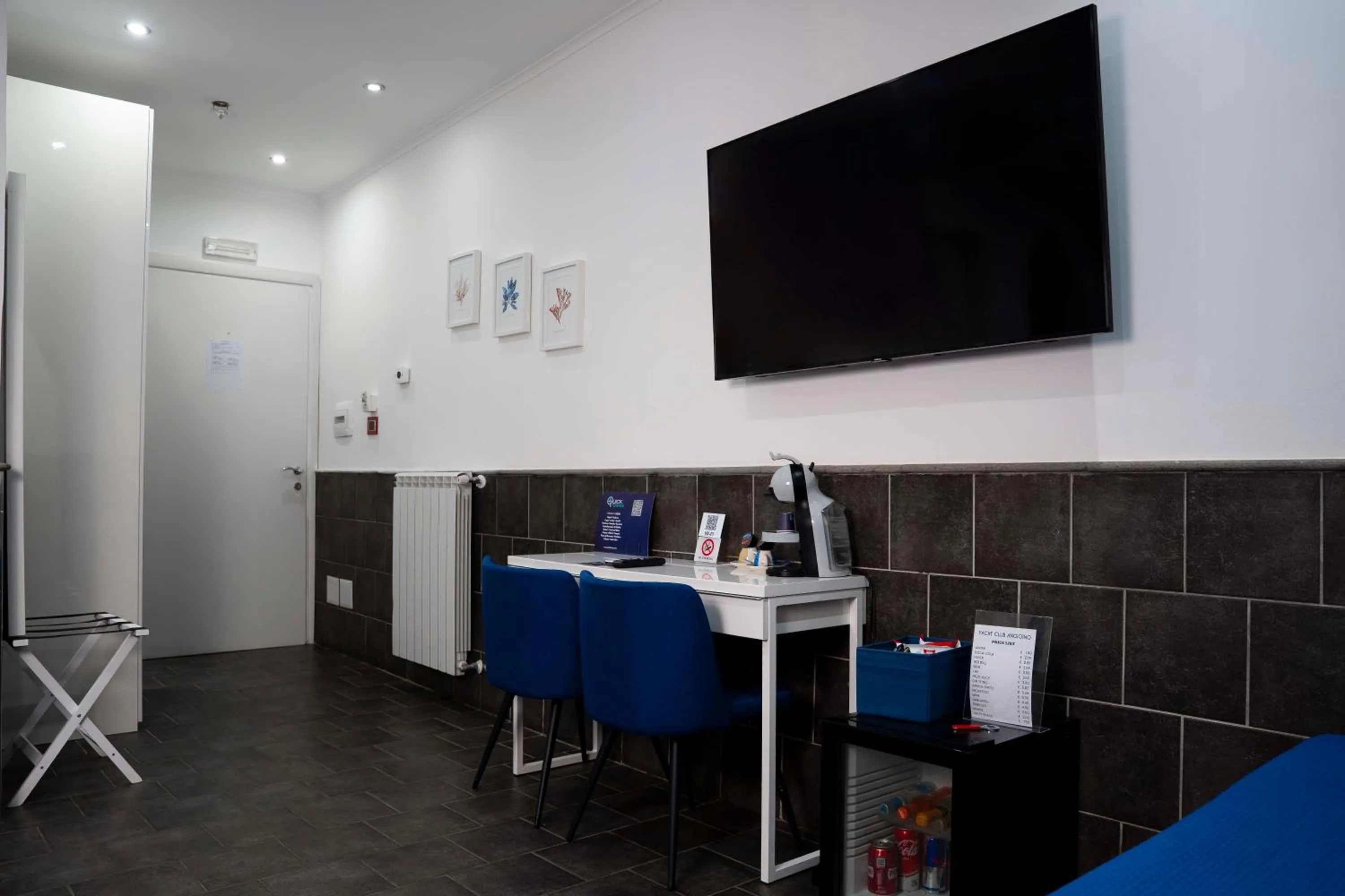 Photo of the whole room in Yacht Club Angioino