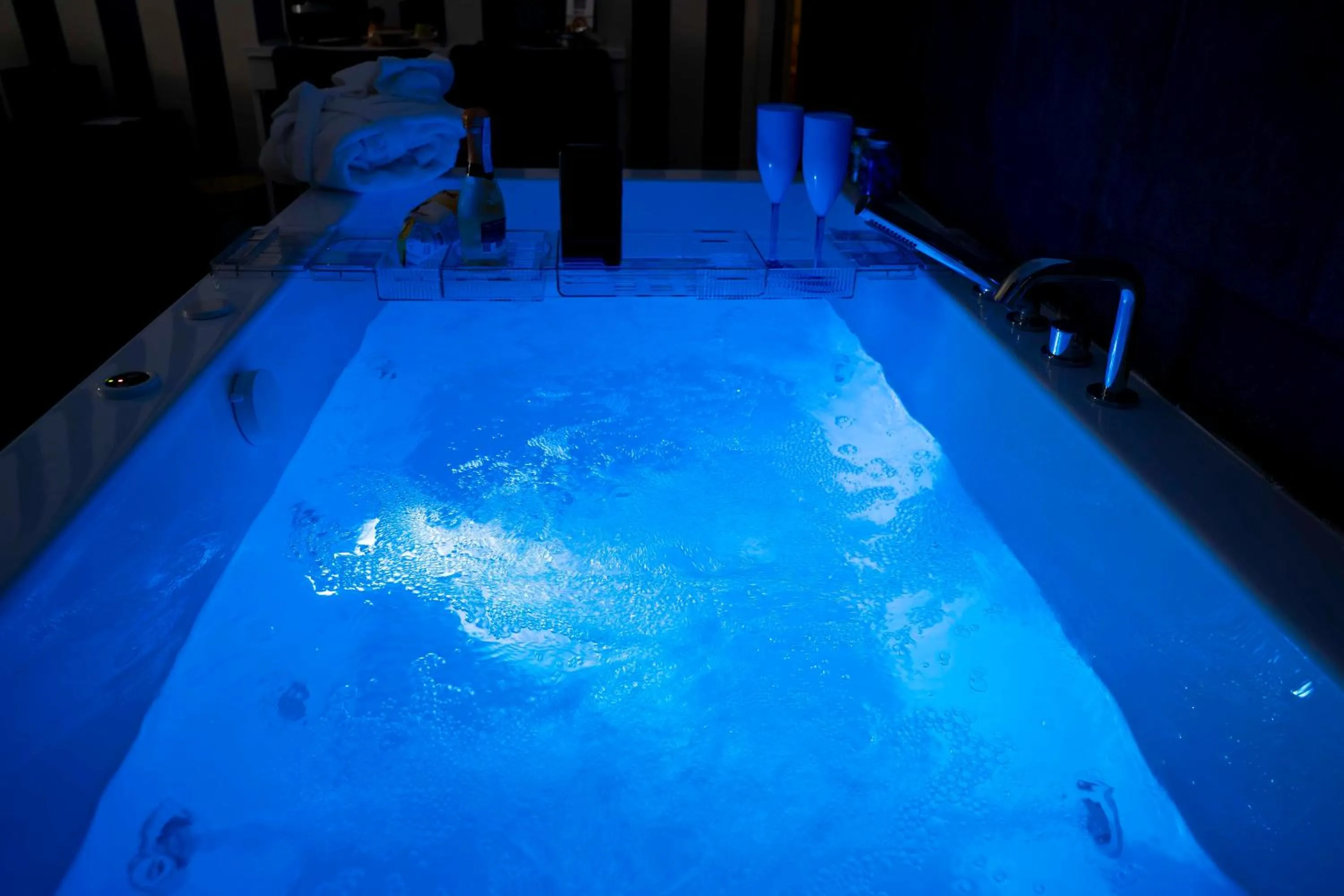 Hot Tub in Yacht Club Angioino