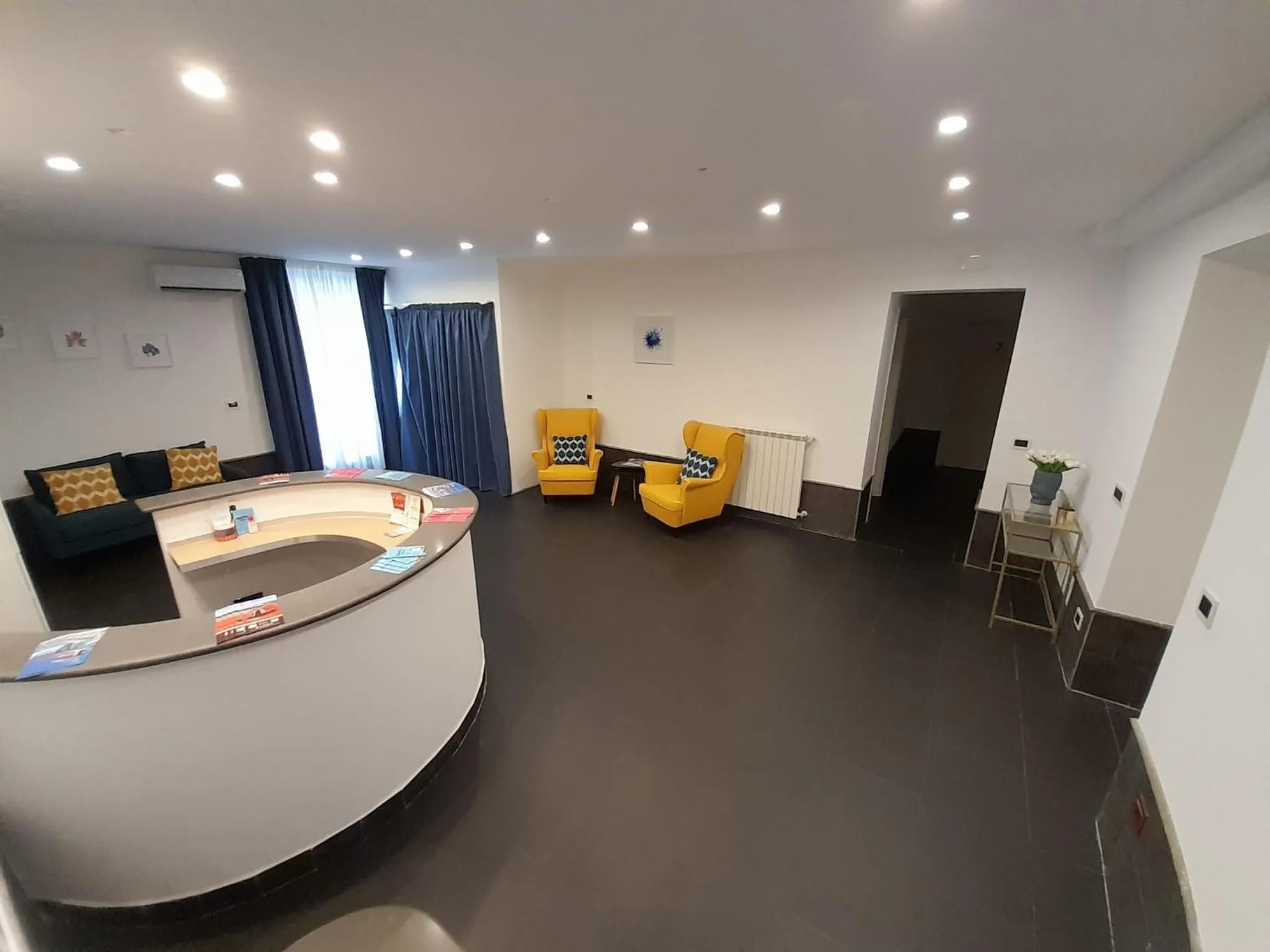 Lobby or reception in Yacht Club Angioino