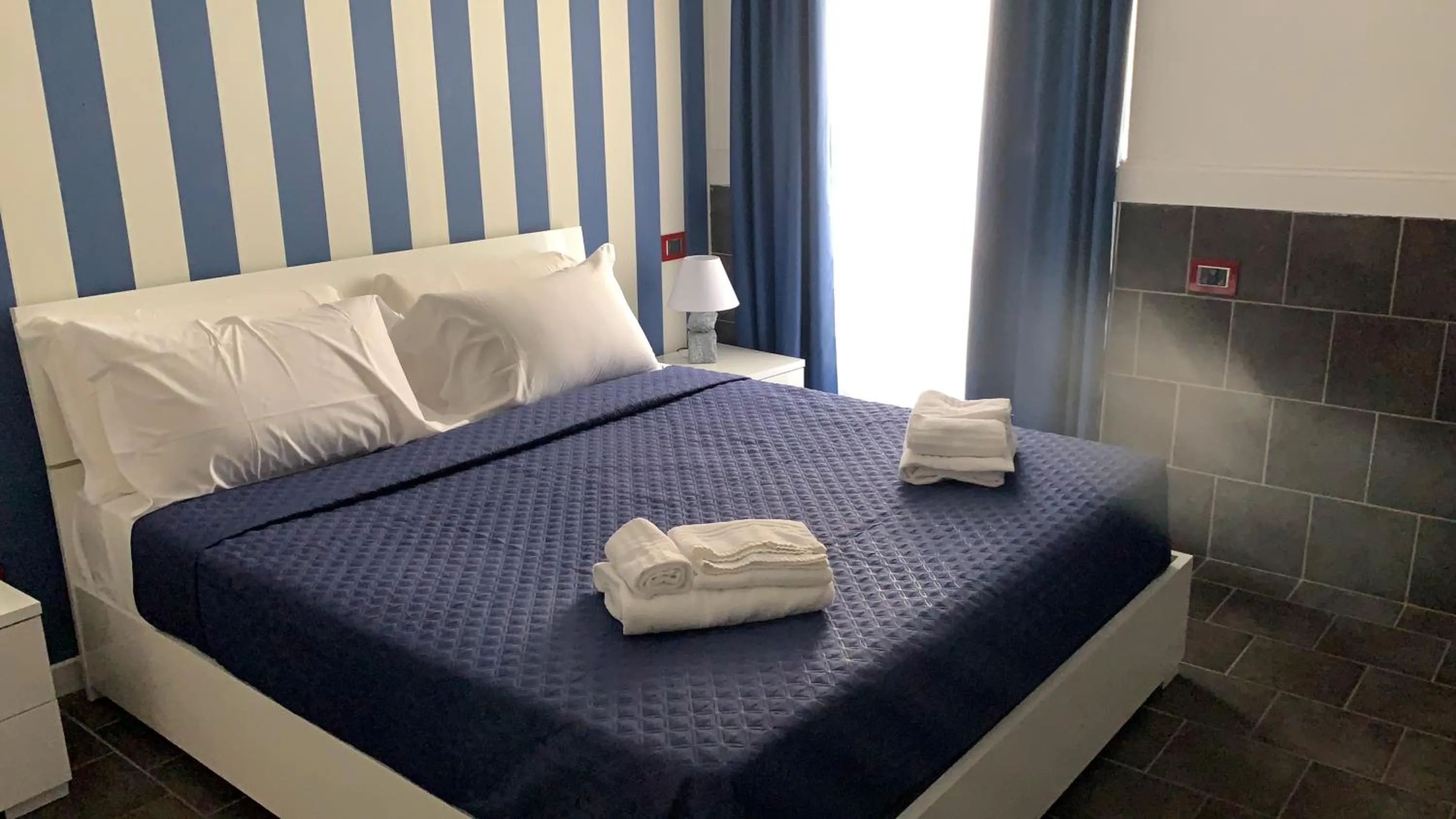 Bedroom, Bed in Yacht Club Angioino