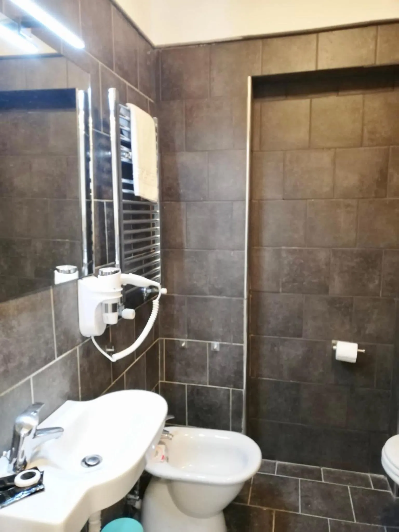 Bathroom in Yacht Club Angioino