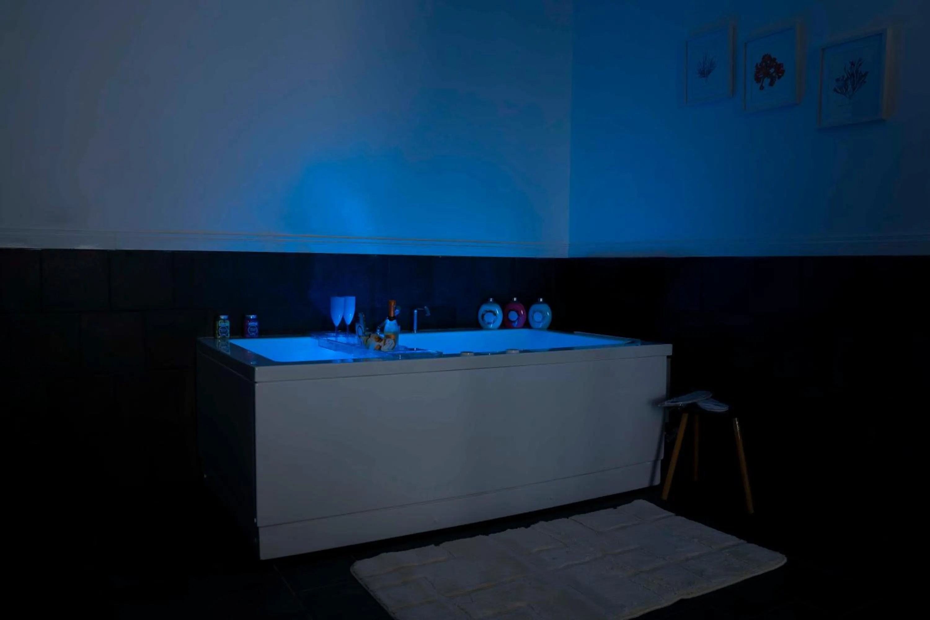 Hot Tub in Yacht Club Angioino