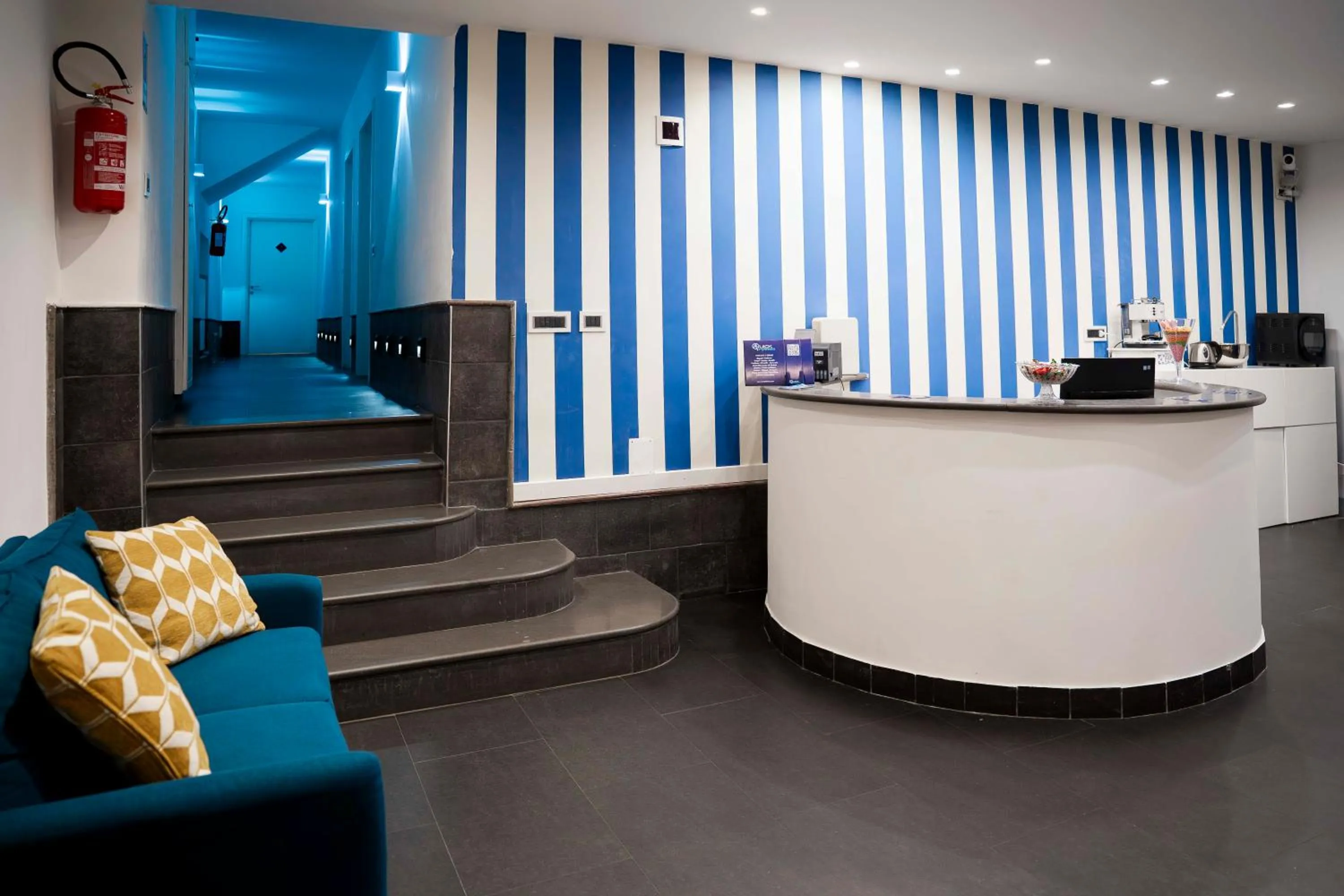 Lobby or reception in Yacht Club Angioino