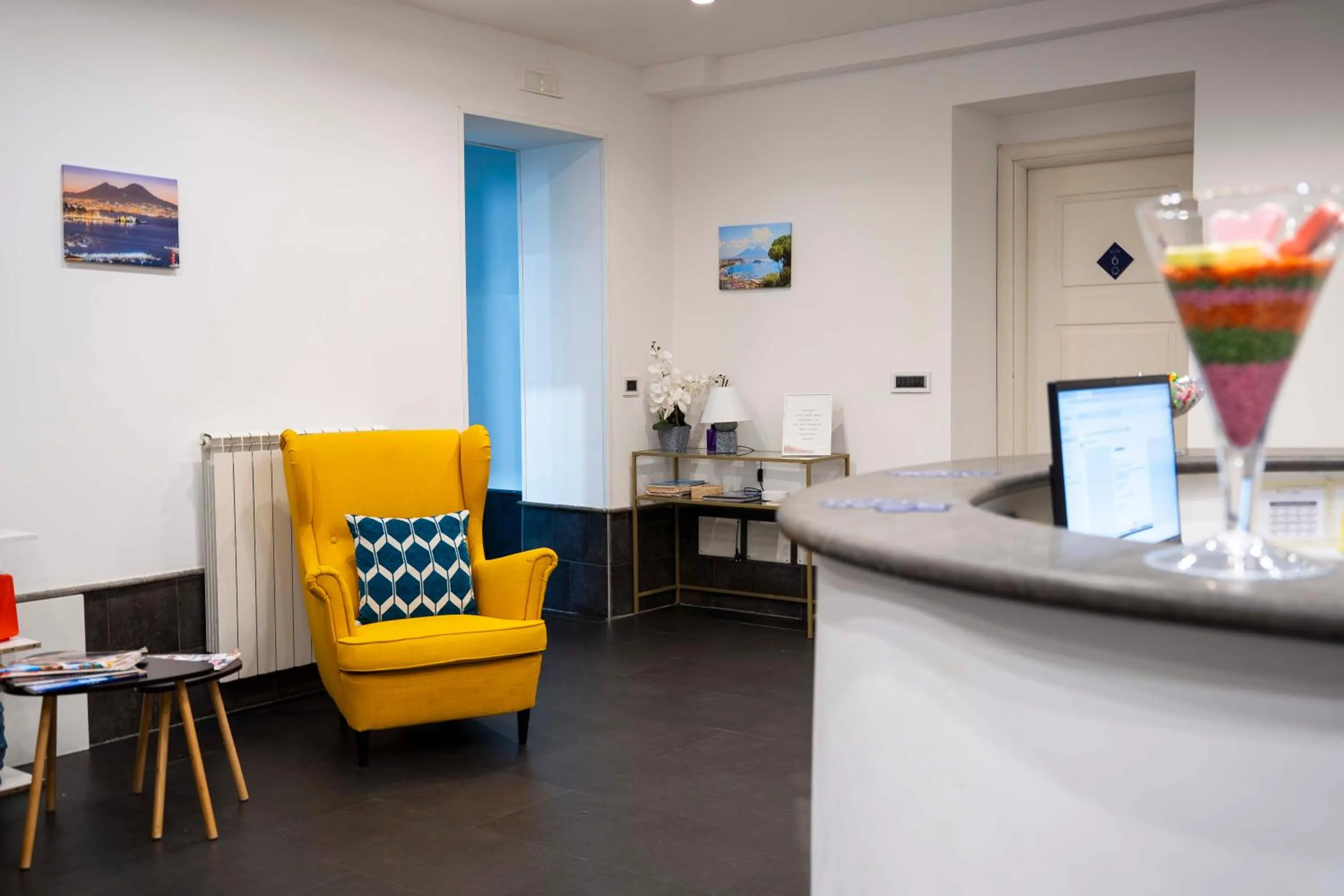 Lobby or reception in Yacht Club Angioino