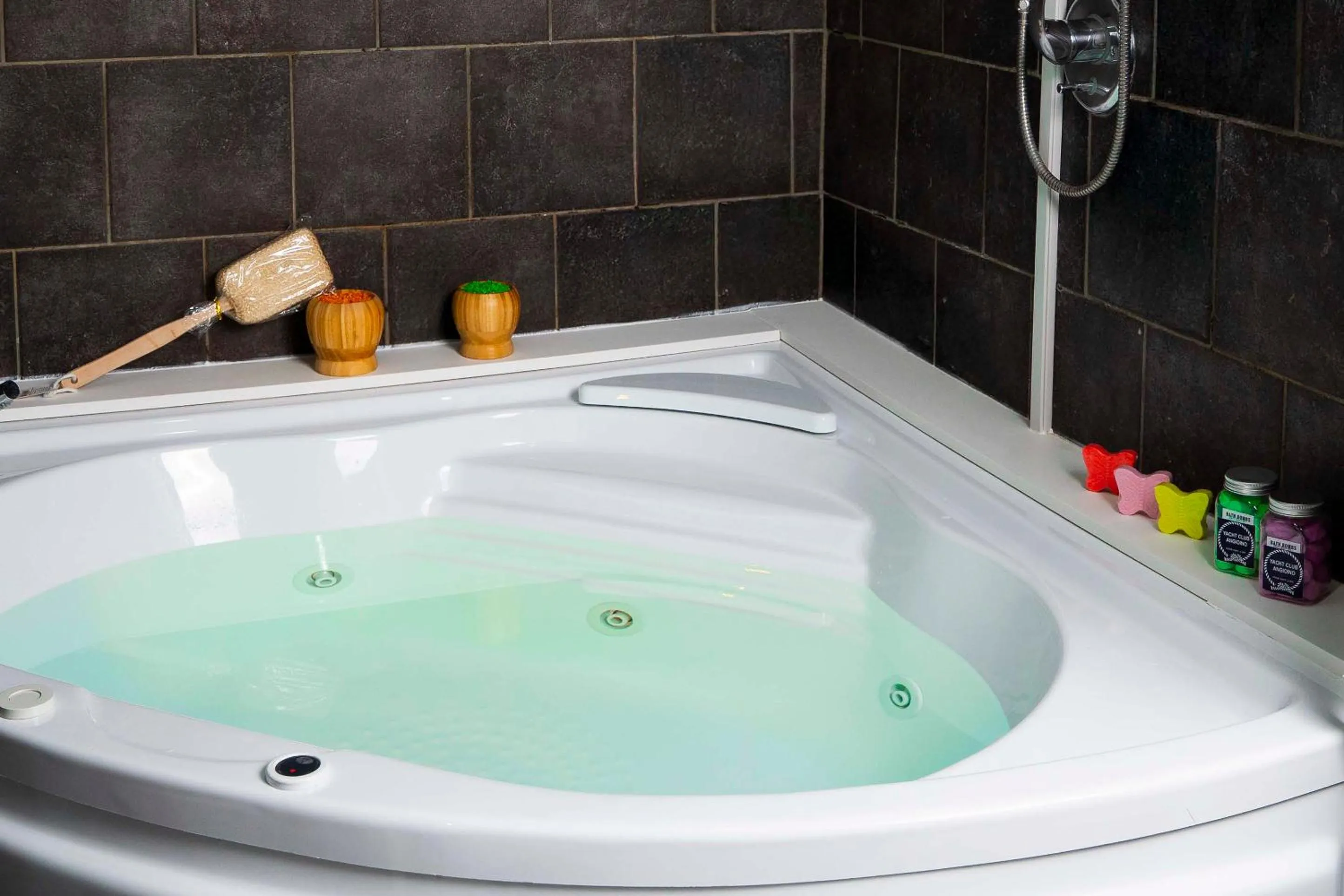 Hot Tub in Yacht Club Angioino