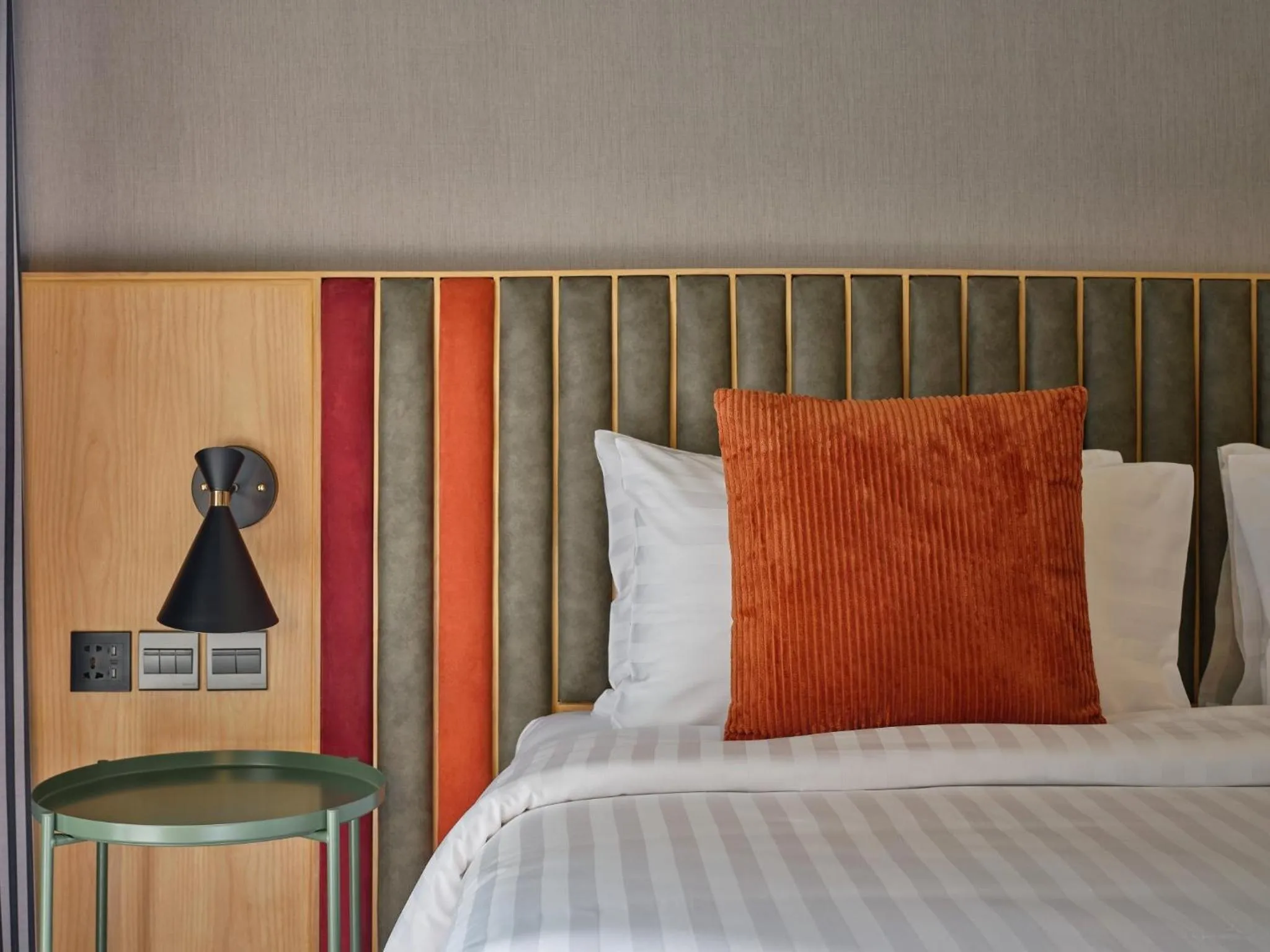 Photo of the whole room, Bed in The Quarter Onnut by UHG