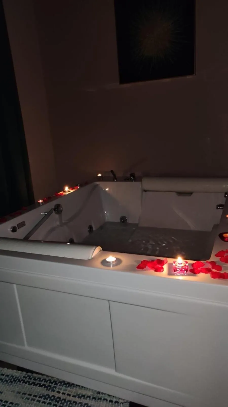 Hot Tub in B&B Romeo Luxury Rooms