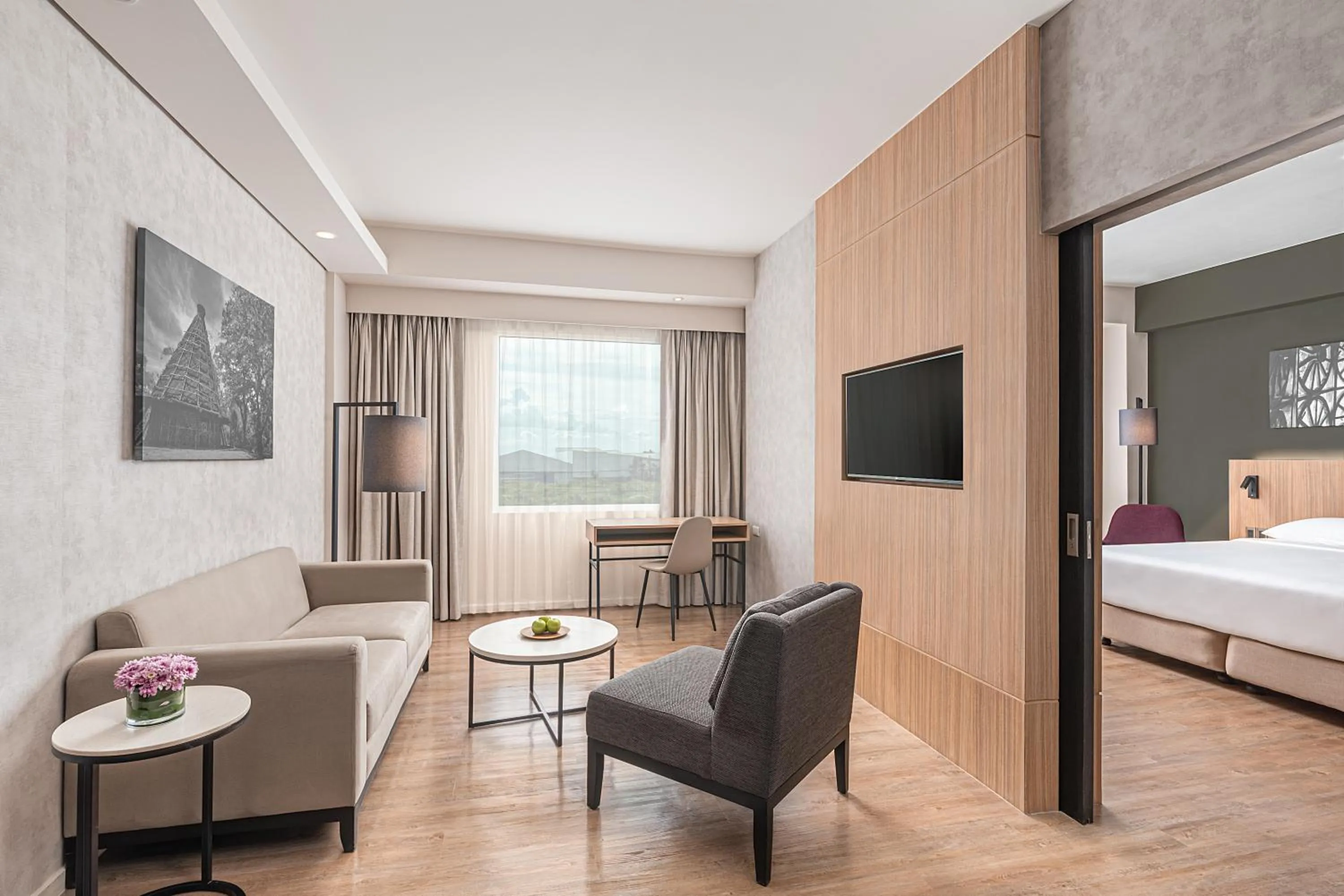 Living room, Bed in Park Inn By Radisson Bacolod