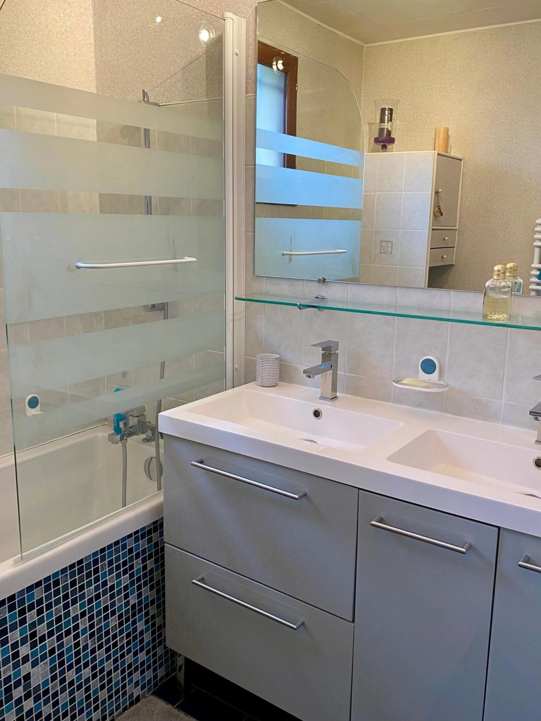 Bathroom in Chambres tout confort du Tilleul