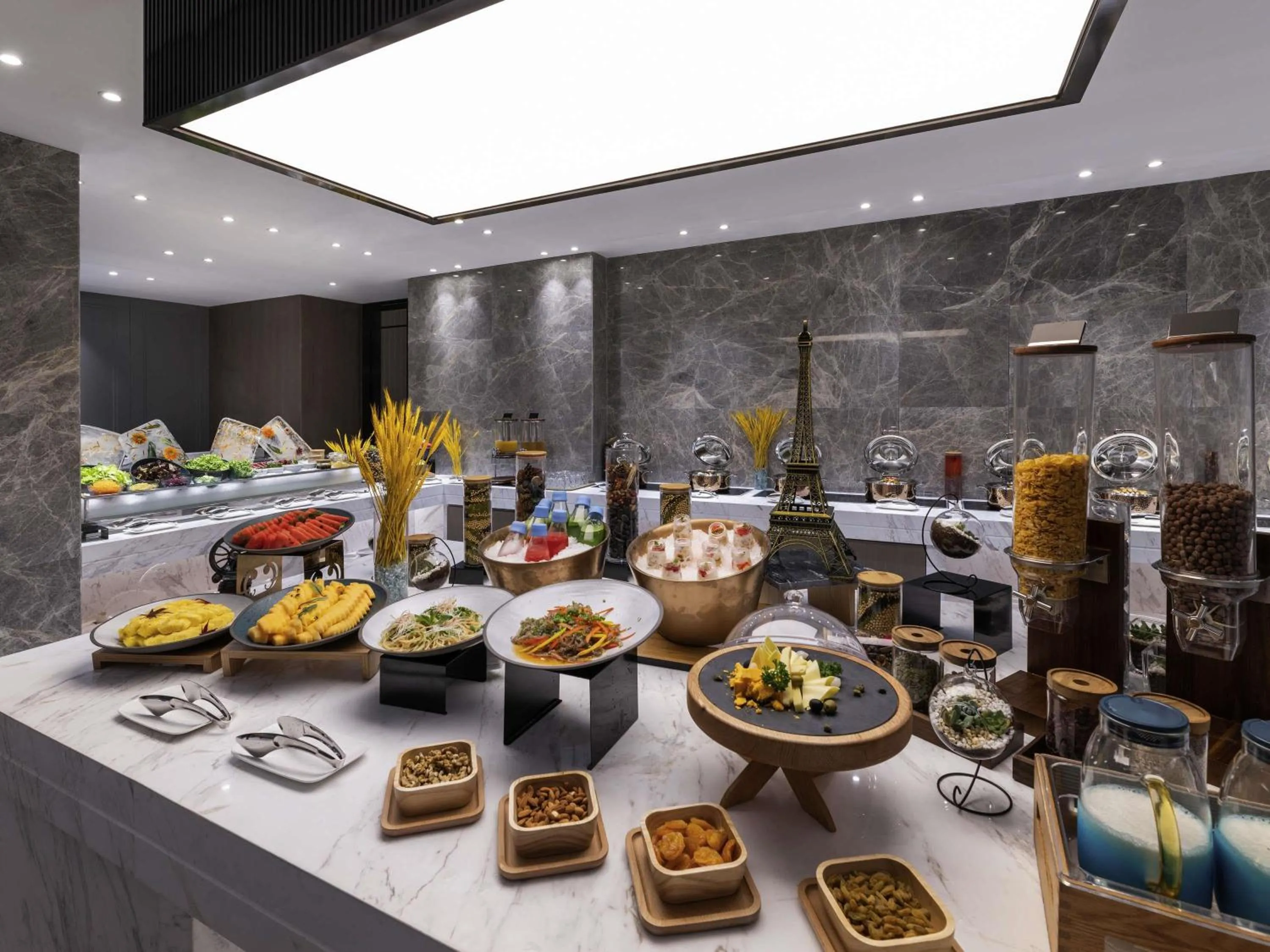 Restaurant/places to eat in Novotel Tianjin Drum Tower