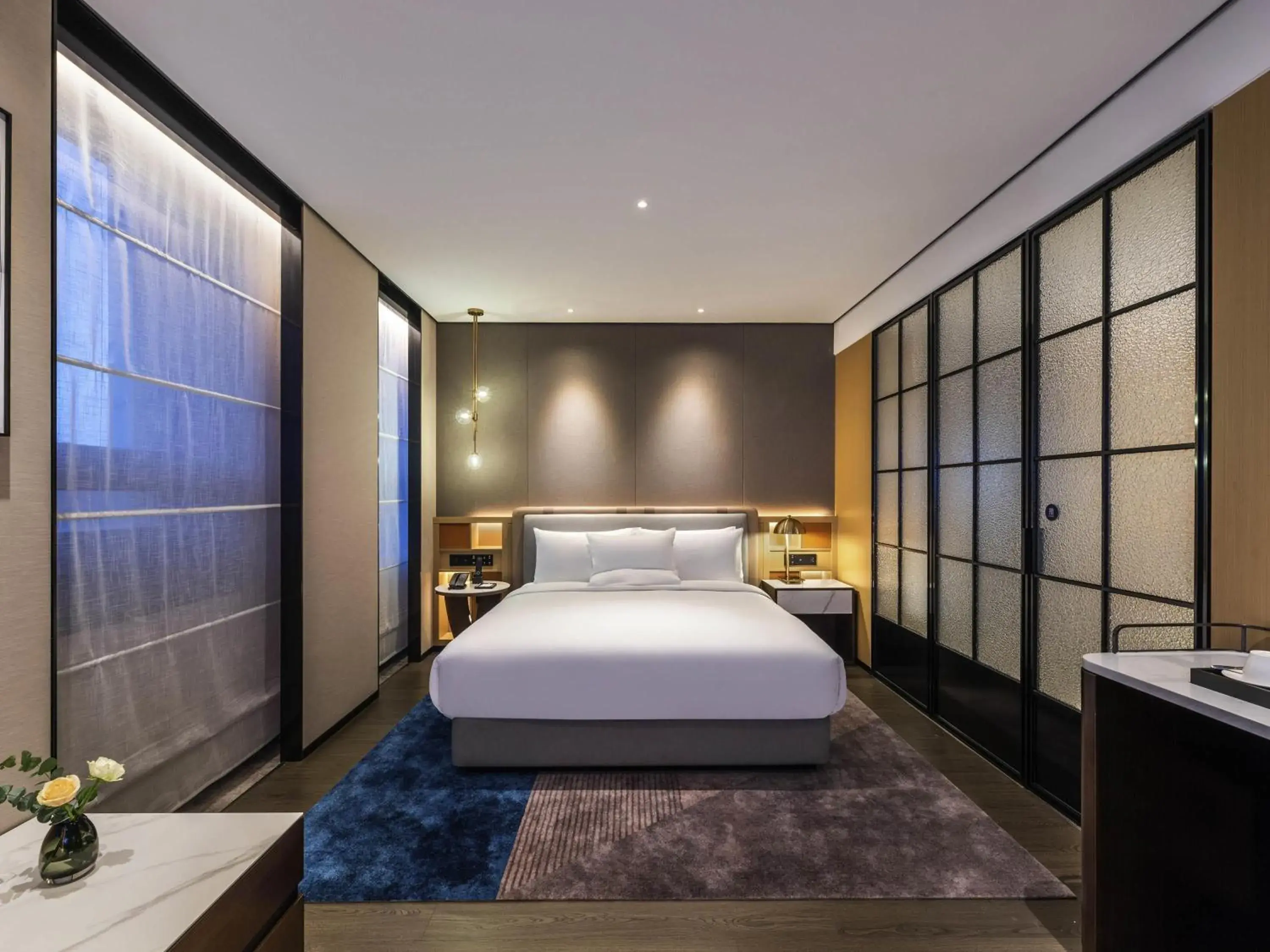 Standard Room with One King-Size Bed in Novotel Tianjin Drum Tower Standard Room with One King-Size Bed in Novotel Tianjin Drum Tower