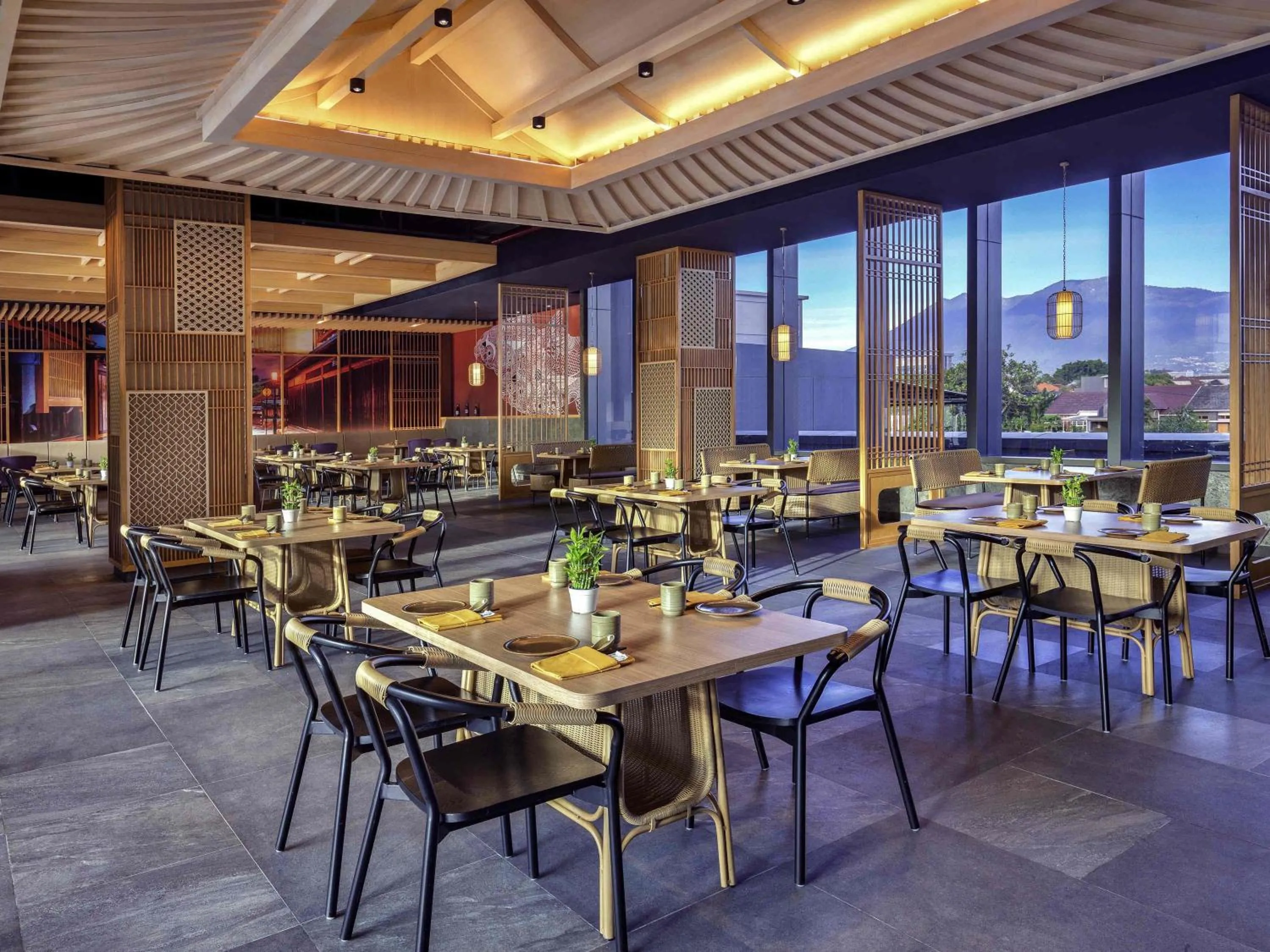 Restaurant/places to eat in Grand Mercure Malang