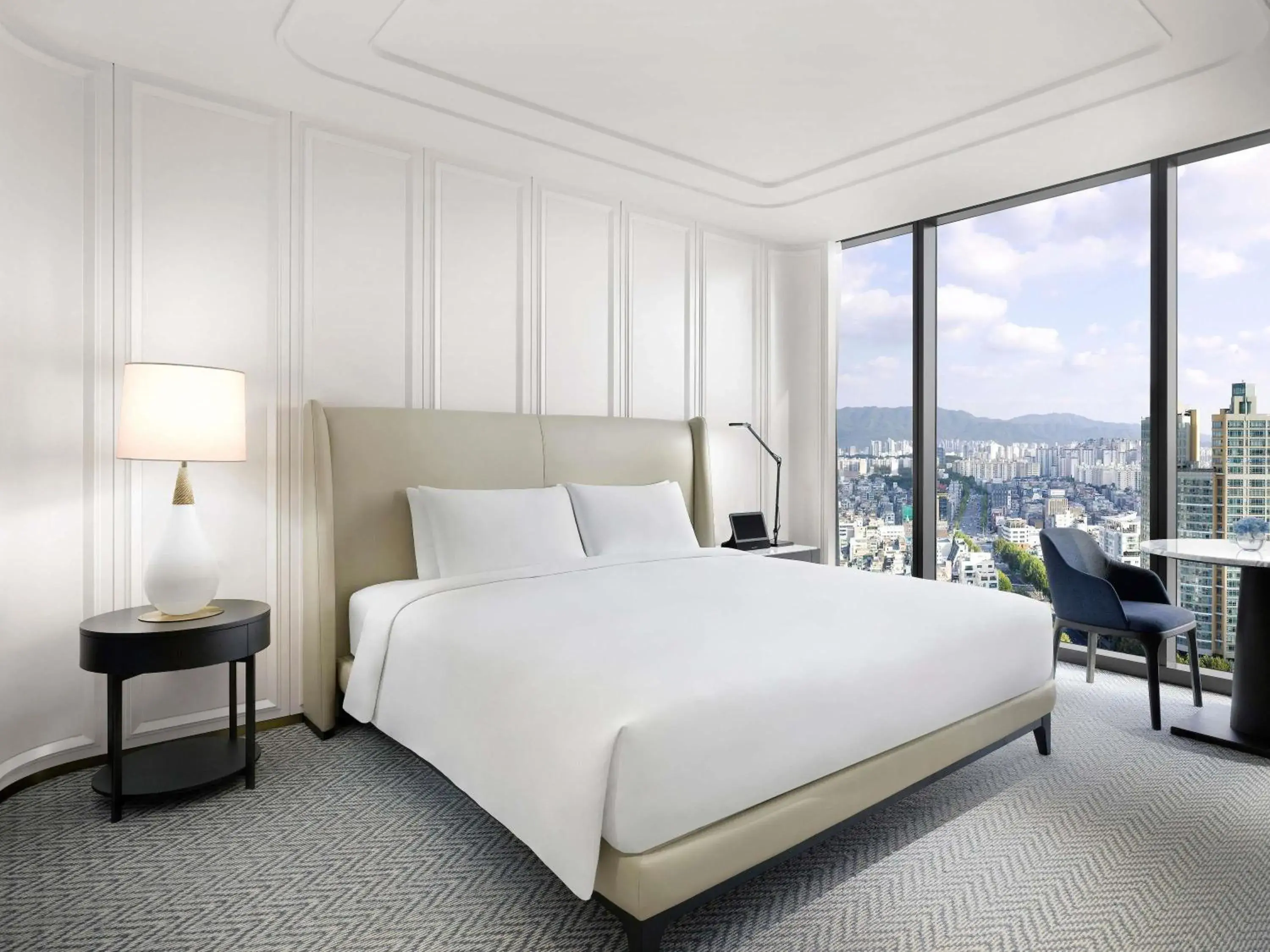 Prestige Suite with Club Millésime Access, 1 King Size Bed, Lake View - single occupancy in Sofitel Ambassador Seoul Hotel & Serviced Residences Prestige Suite with Club Millésime Access, 1 King Size Bed, Lake View - single occupancy in Sofitel Ambassador Seoul Hotel & Serviced Residences