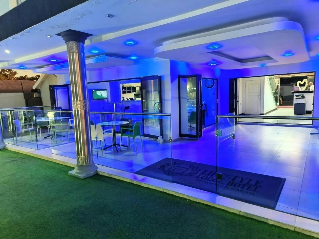 Patio in Lifestyle Lodge Hotel