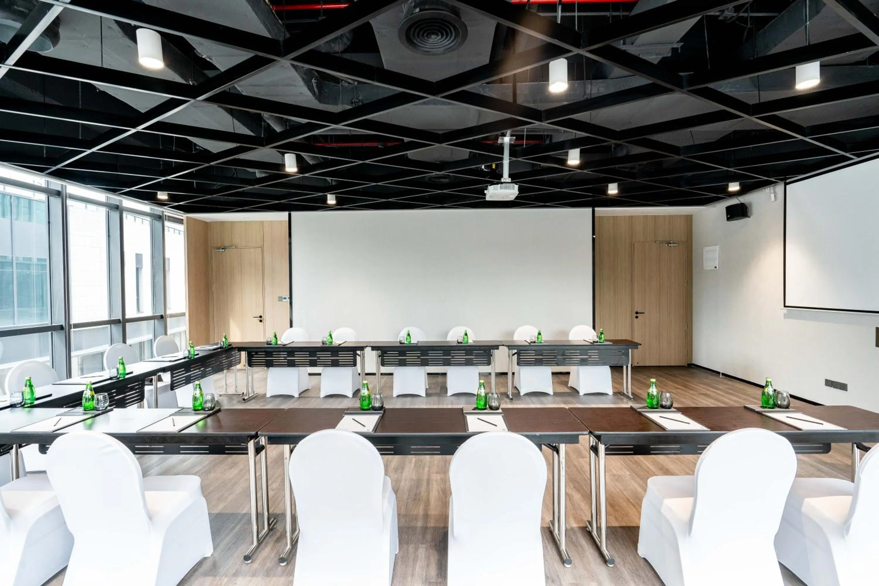 Meeting/conference room in Novotel Shanghai Qingpu Excellence