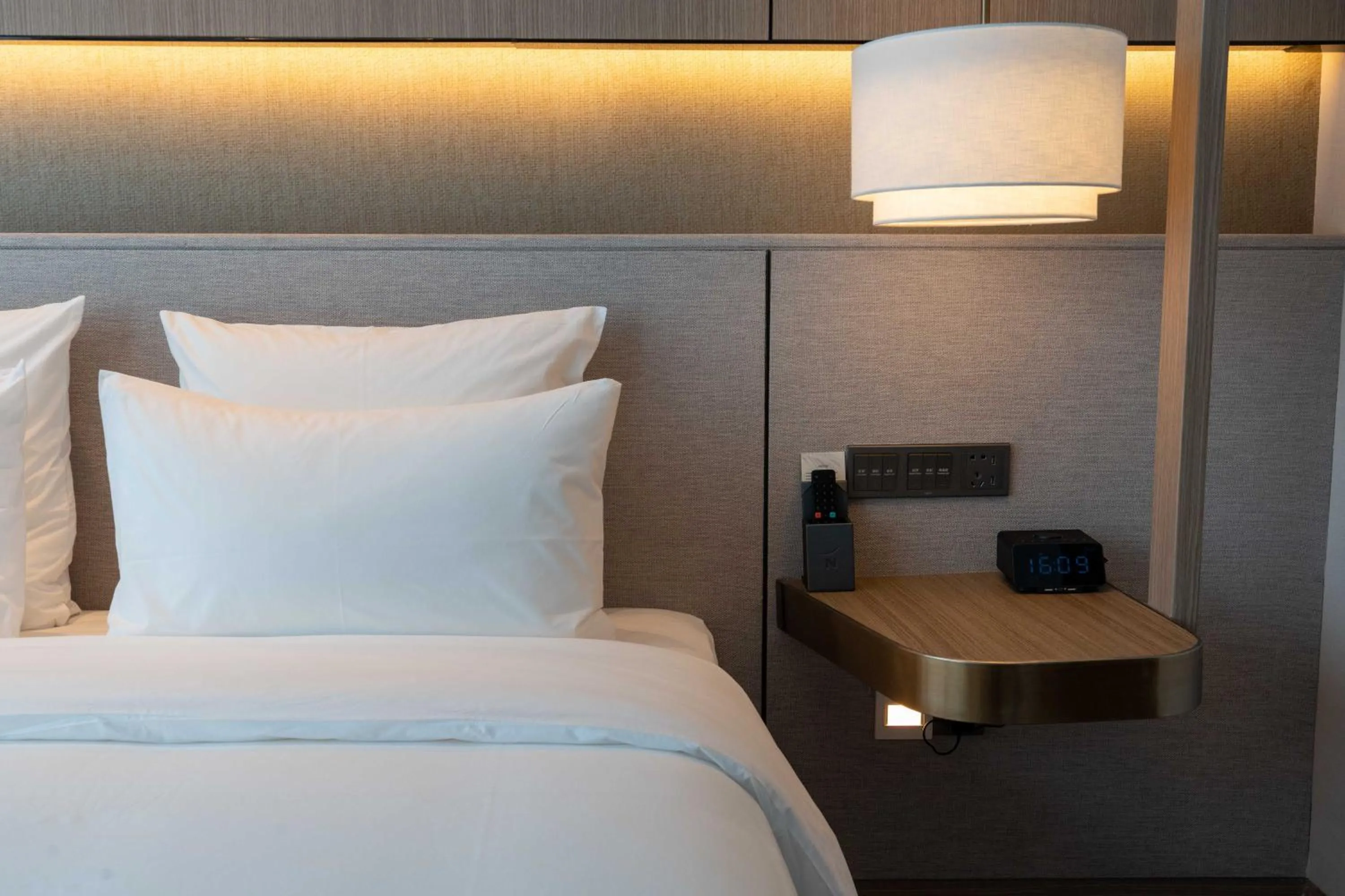 Bedroom, Bed in Novotel Shanghai Qingpu Excellence