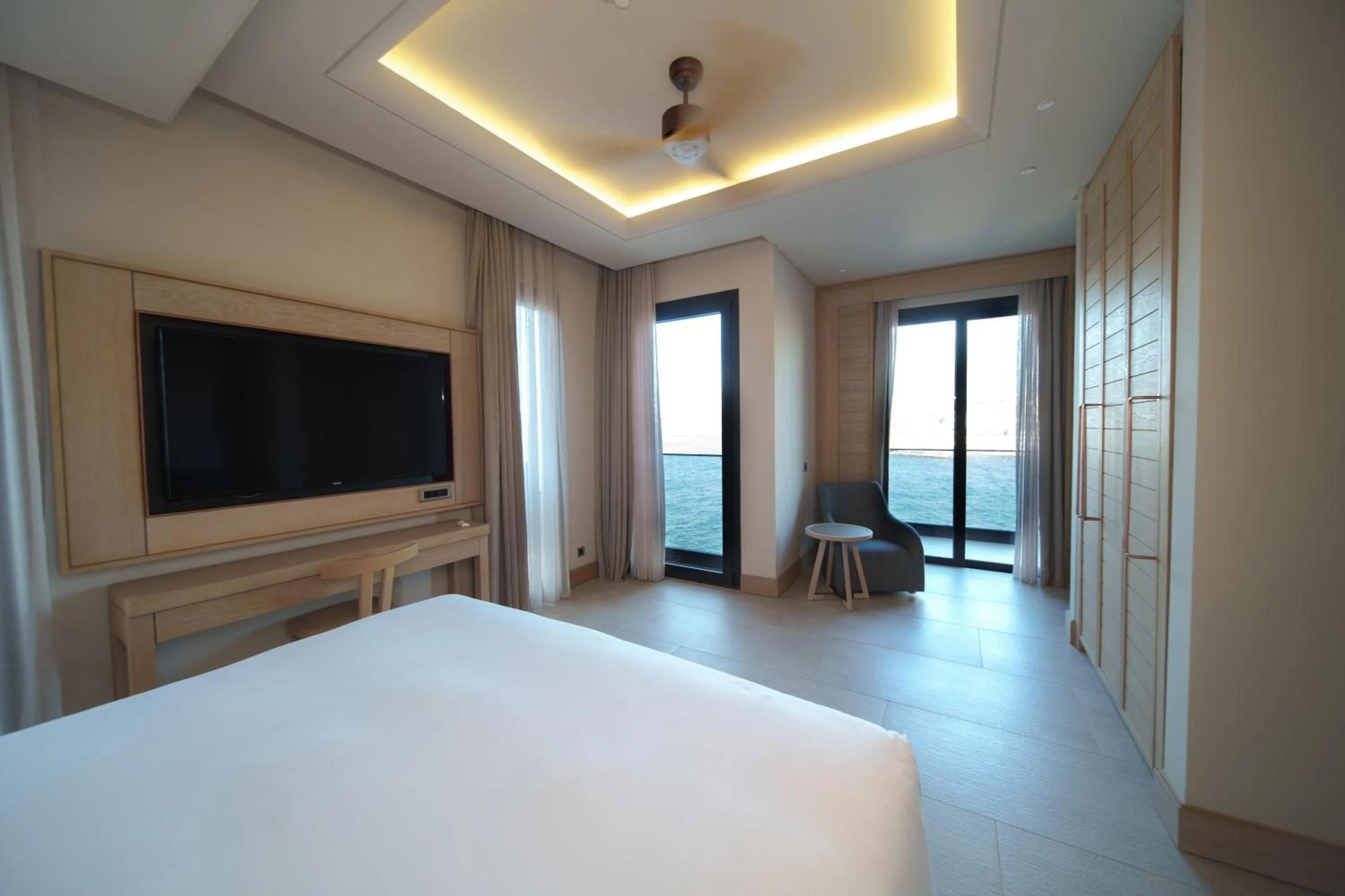 TV and multimedia, Bed in The Bodrum Hotel Yalıkavak - MGallery Collection
