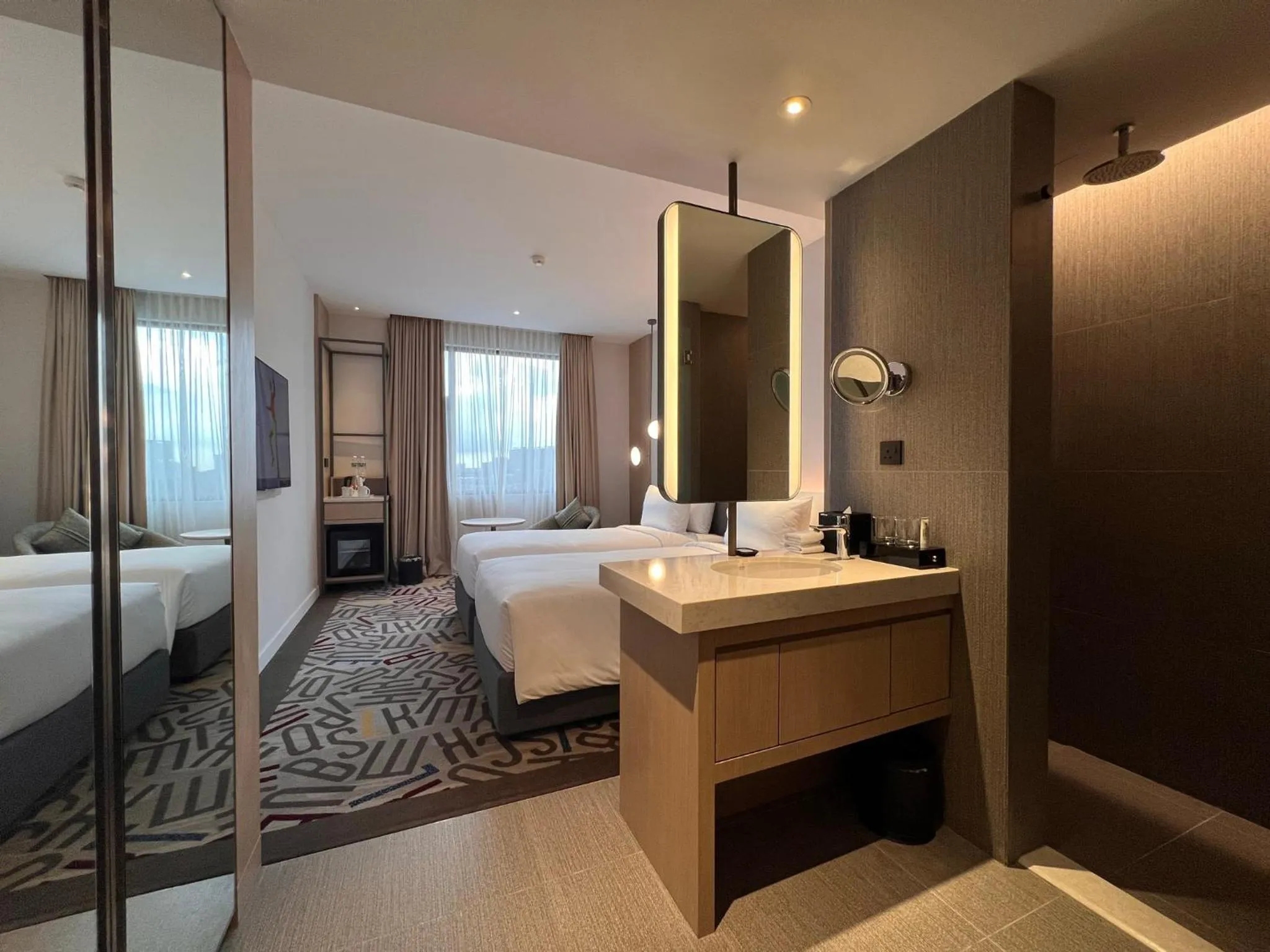 Bathroom, Bed in Mercure Kuala Lumpur Glenmarie