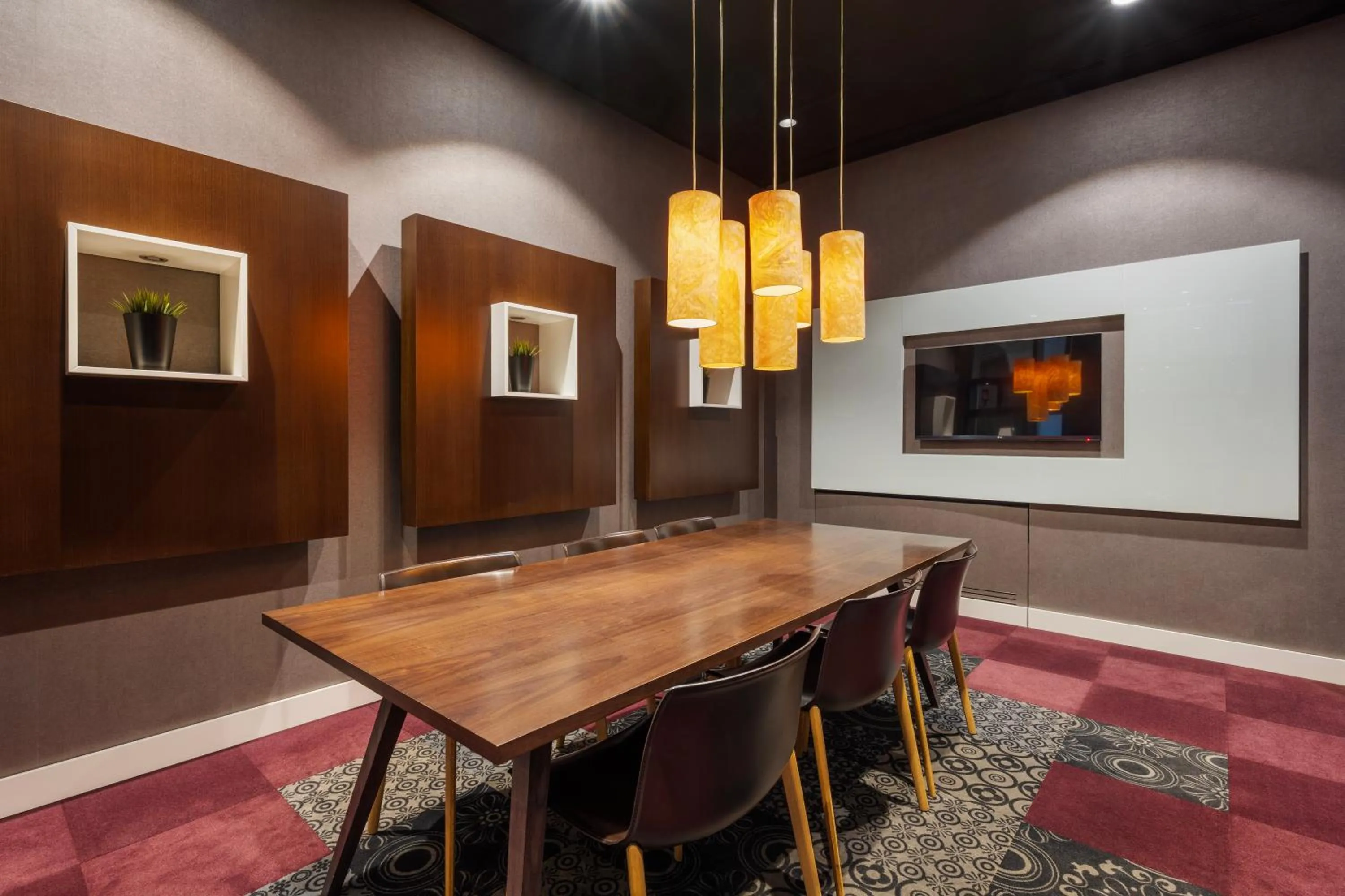 Seating area in Ikonik Parlament