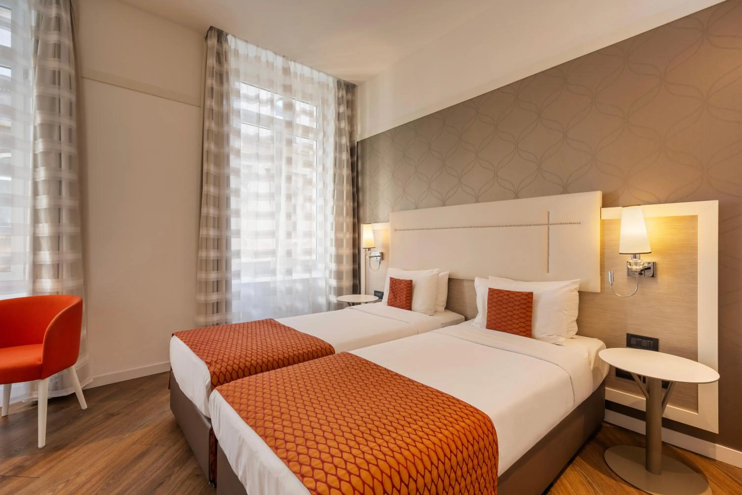 Bed in Ikonik Parlament