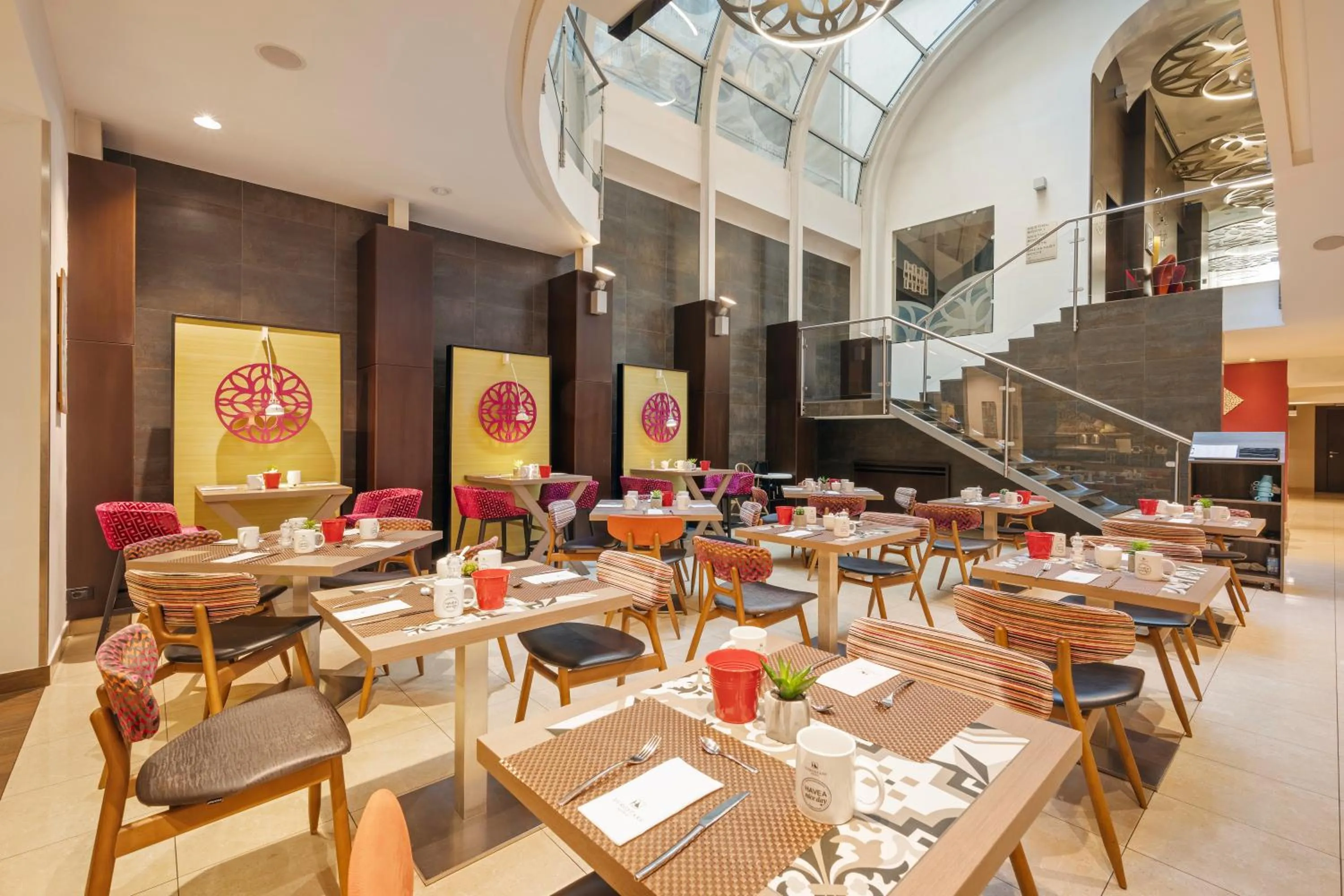 Restaurant/places to eat in Ikonik Parlament