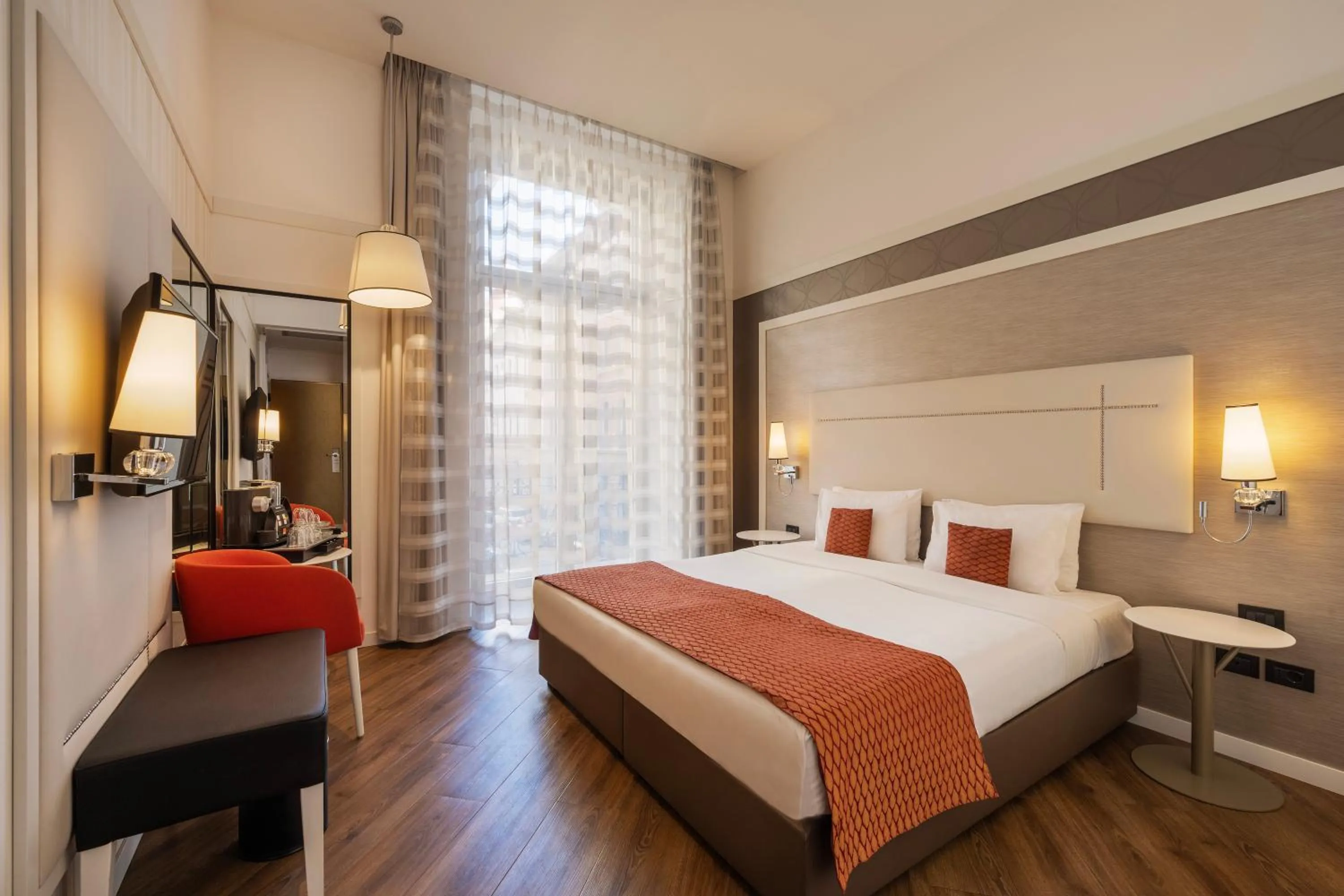 Bed in Ikonik Parlament