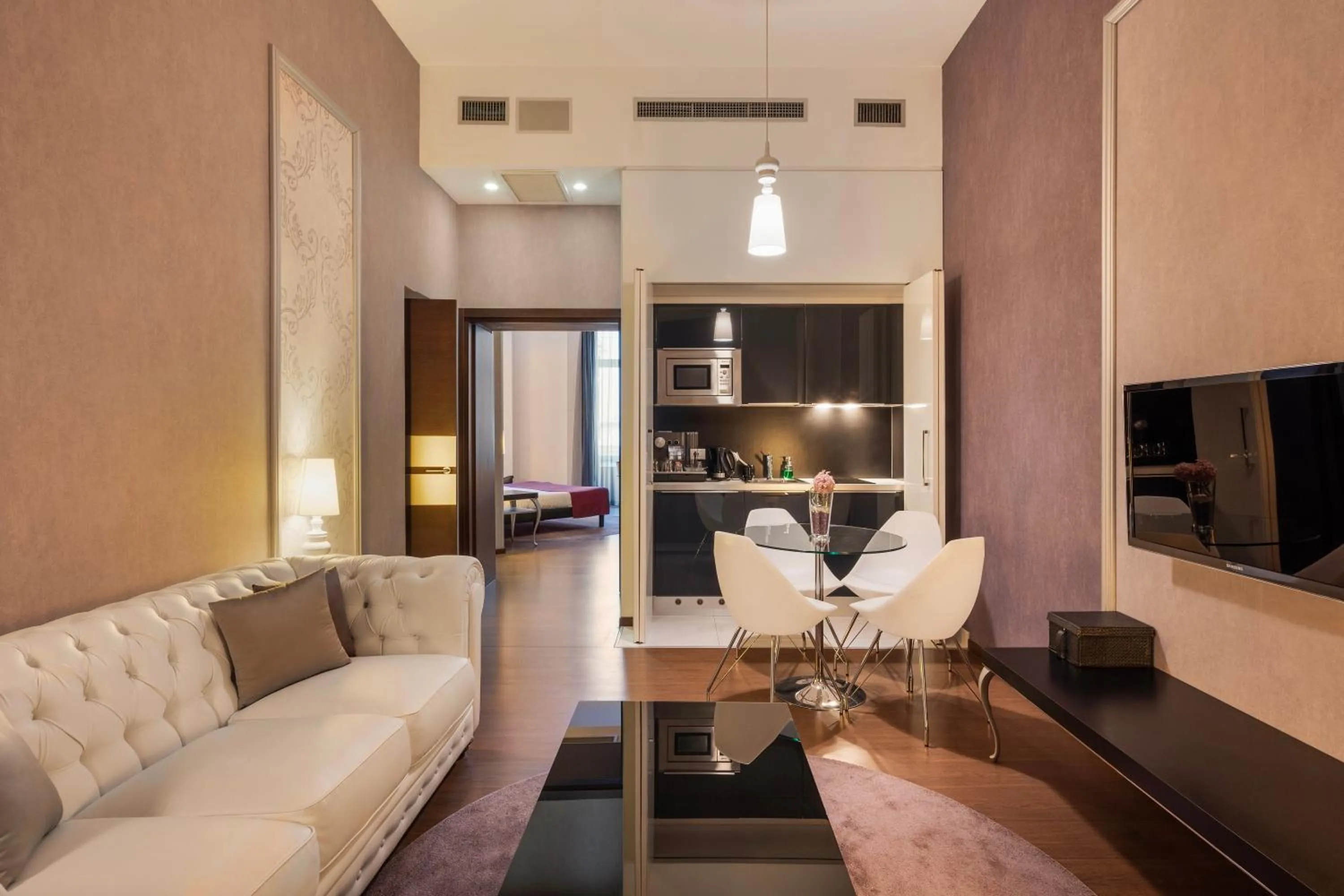 TV and multimedia in Ikonik Parlament