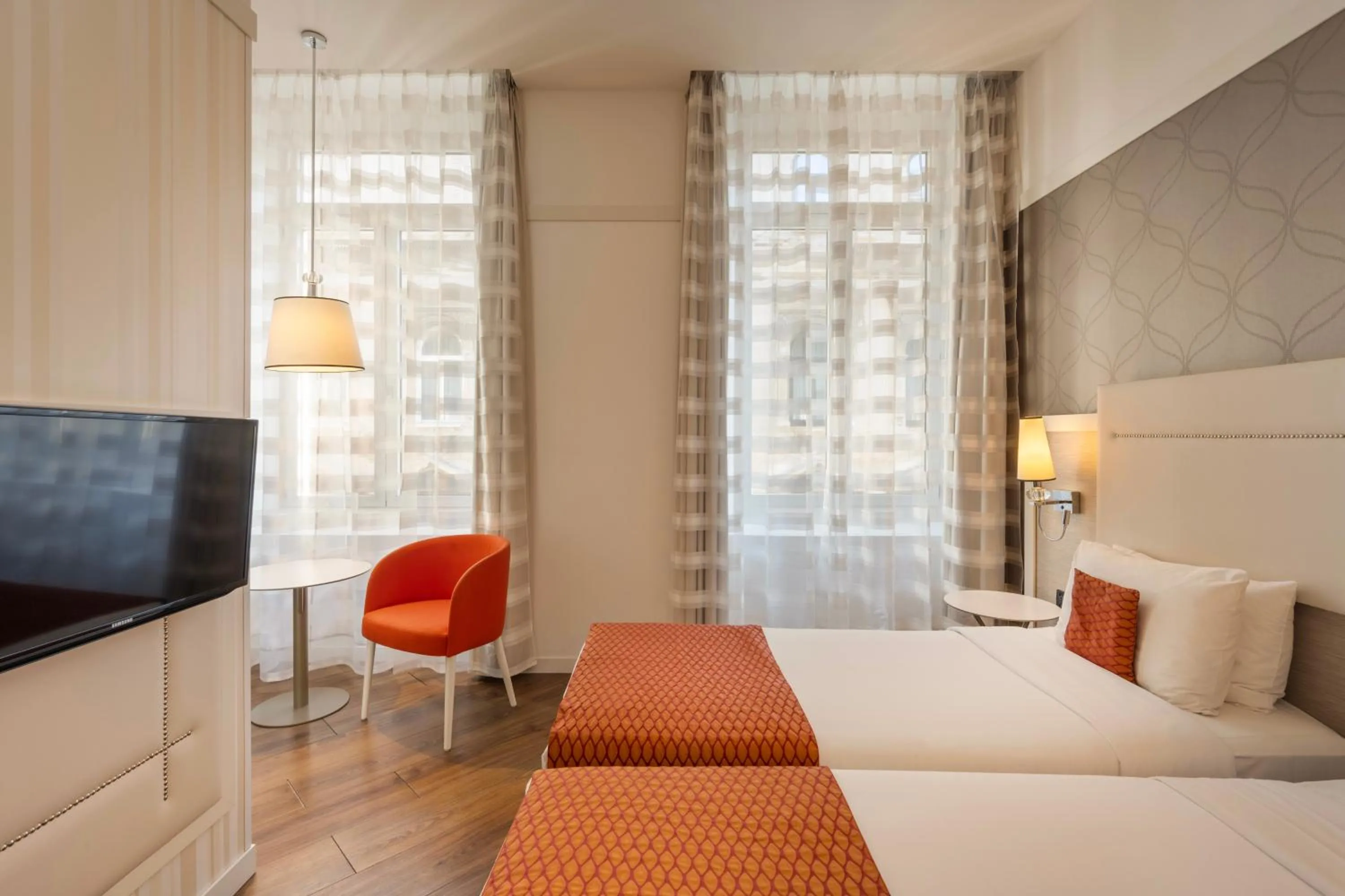 Communal lounge/ TV room, Bed in Ikonik Parlament