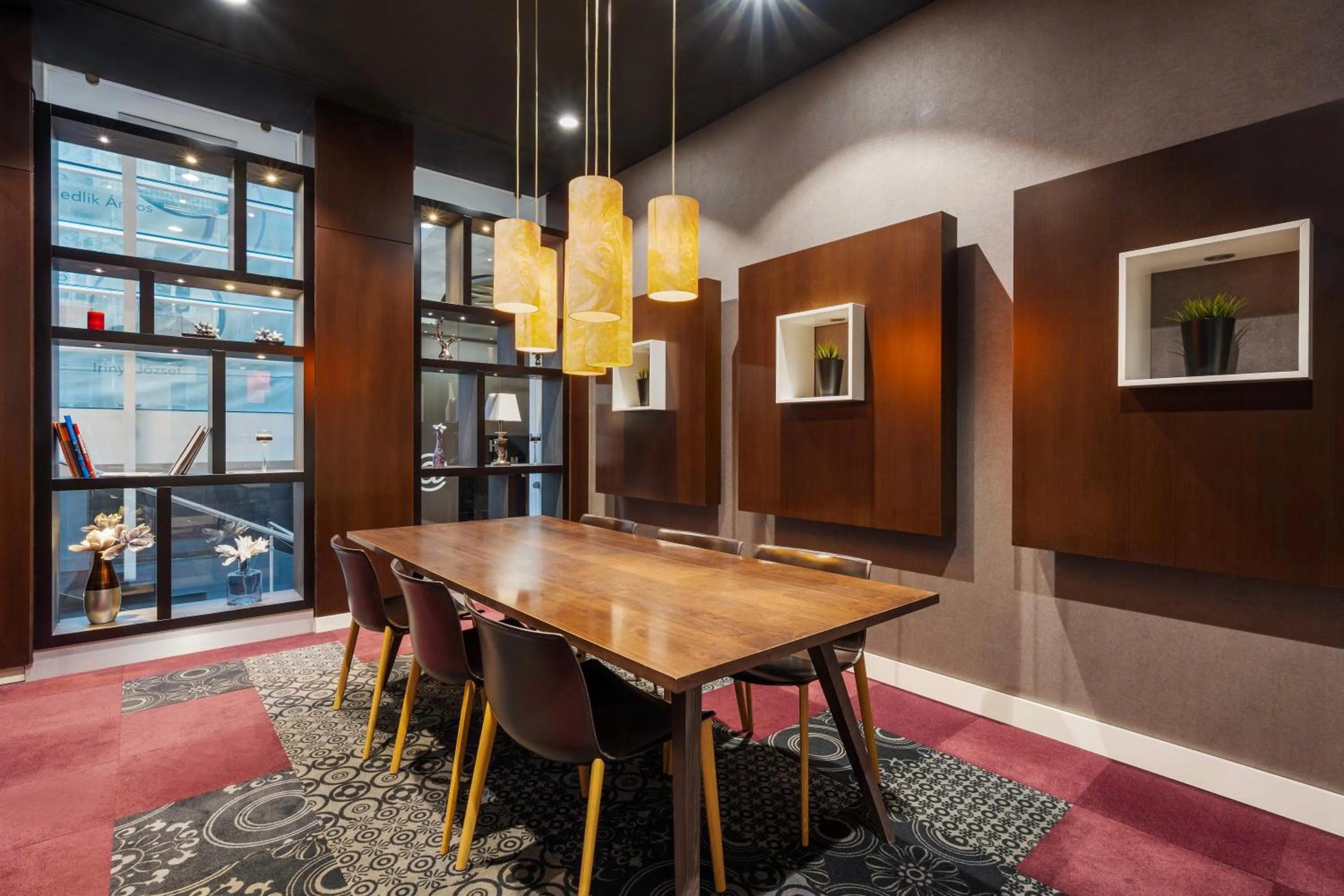 Seating area in Ikonik Parlament