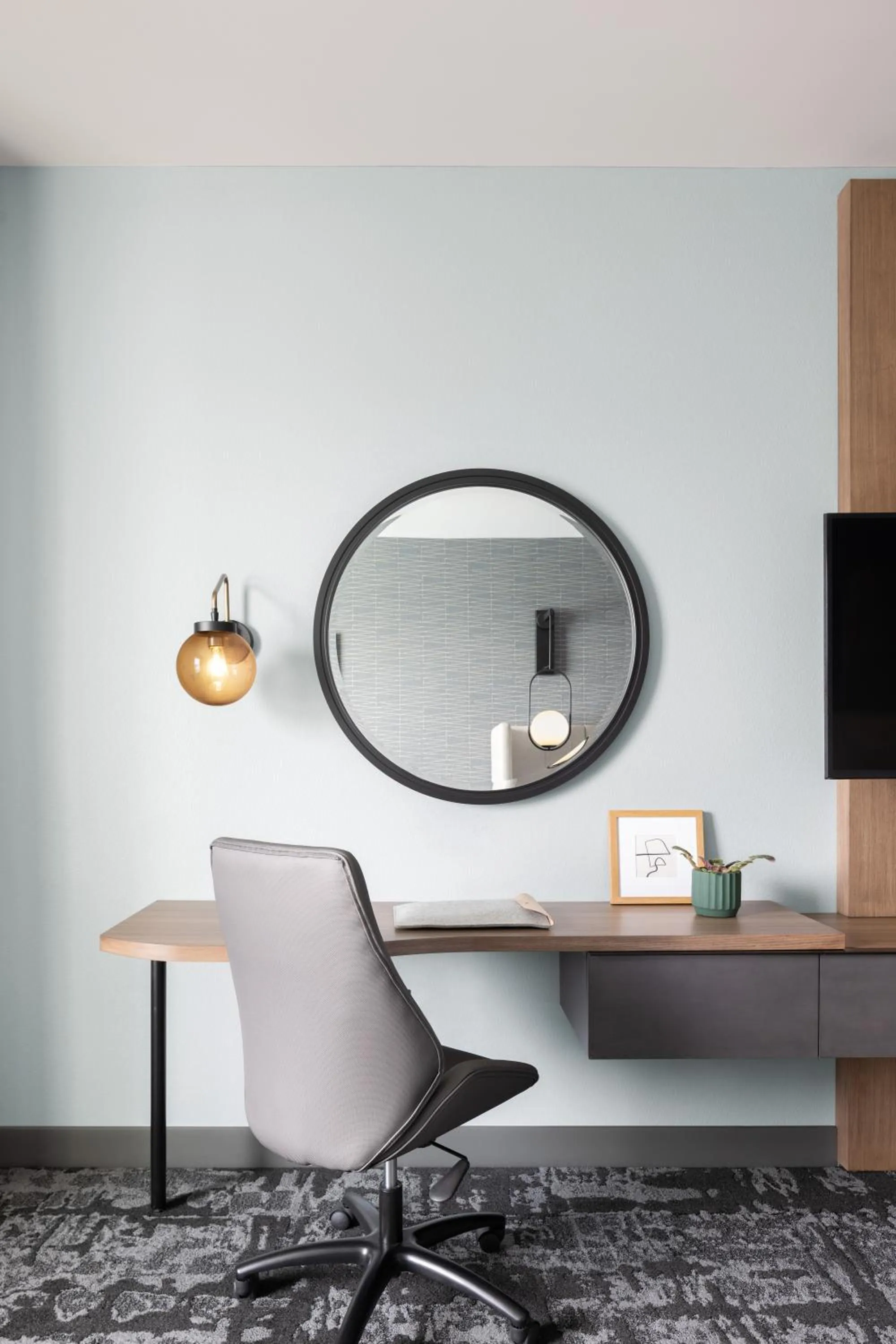 Seating area in Crowne Plaza - Kearney by IHG