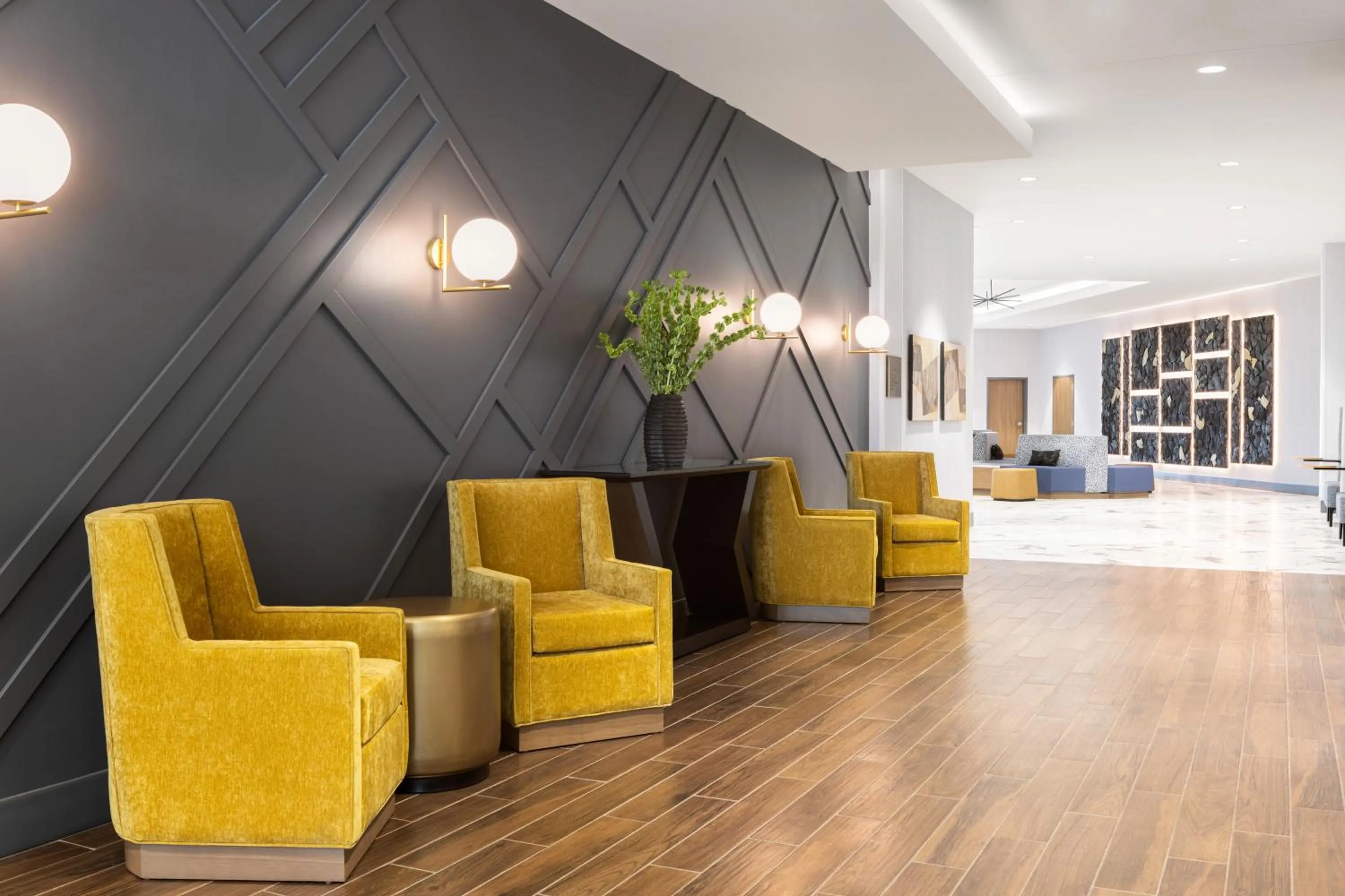 Lobby or reception in Crowne Plaza - Kearney by IHG