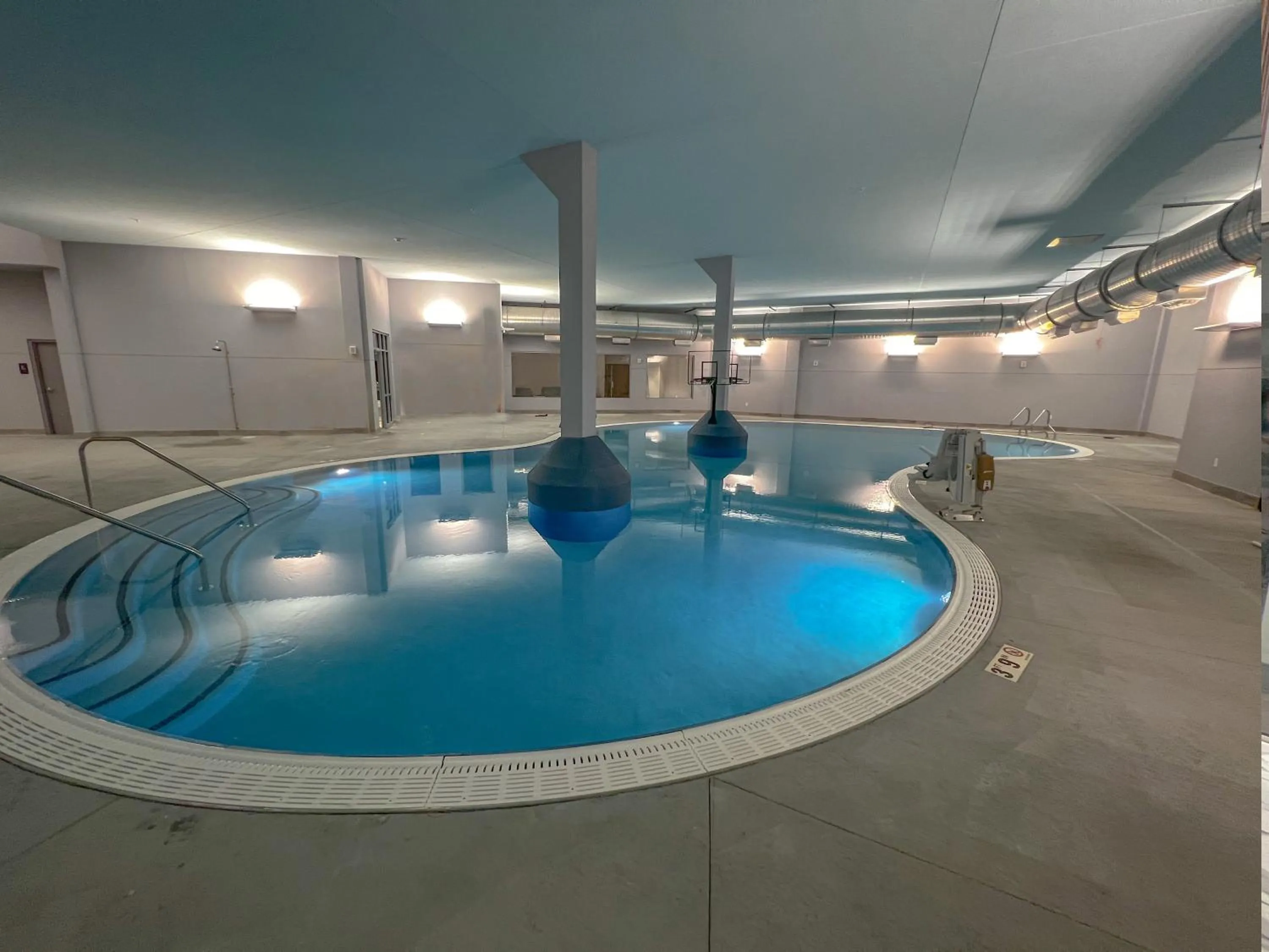 Swimming pool in Crowne Plaza - Kearney by IHG