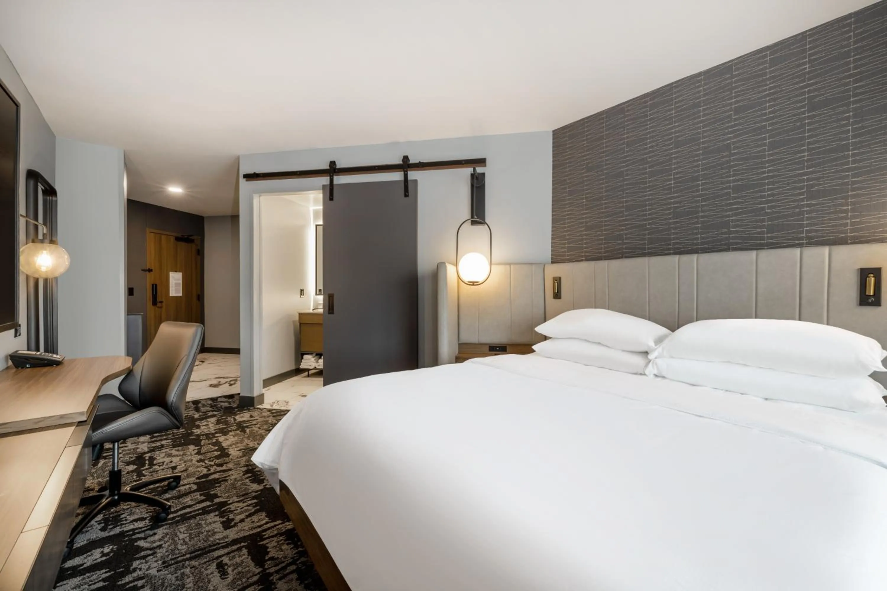 Bed in Crowne Plaza - Kearney by IHG