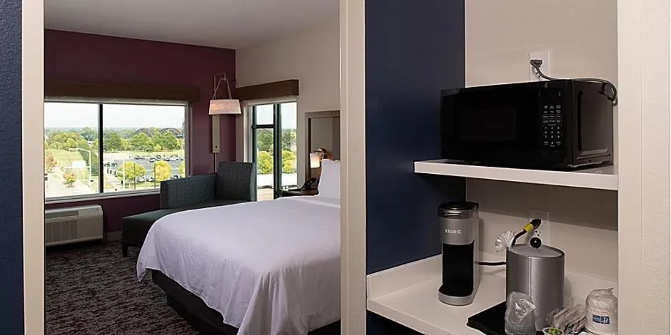 Bed in Holiday Inn Express & Suites - Little Rock Downtown by IHG