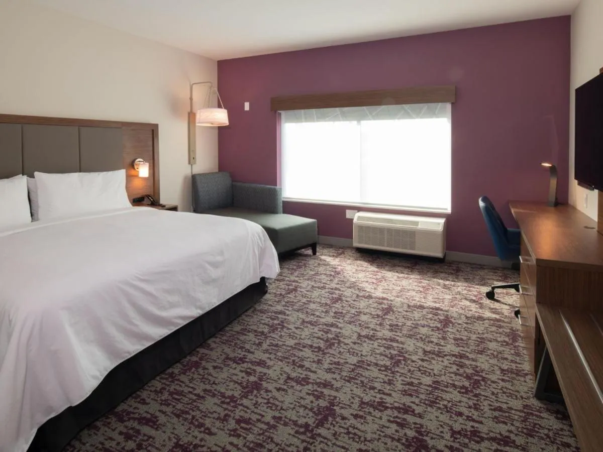 TV and multimedia in Holiday Inn Express & Suites - Little Rock Downtown by IHG