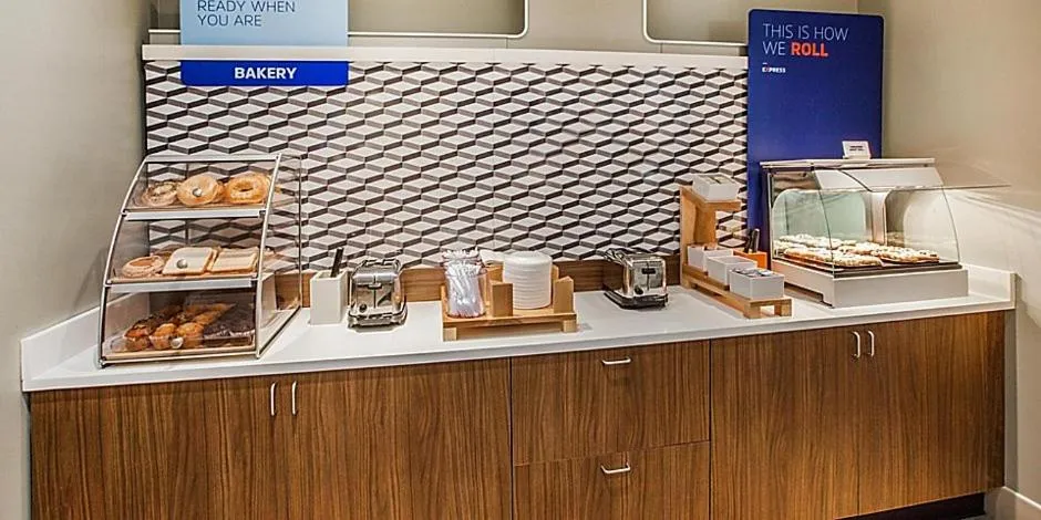 Breakfast in Holiday Inn Express & Suites - Little Rock Downtown by IHG